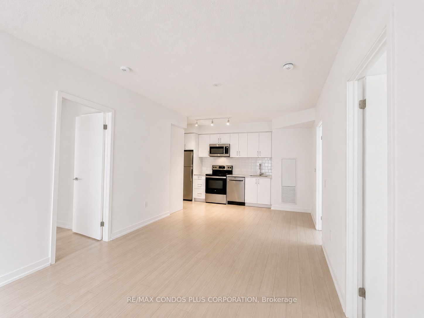 4010 Eglinton Avenue W 304, Toronto, ON M9A 0G5 photo 3