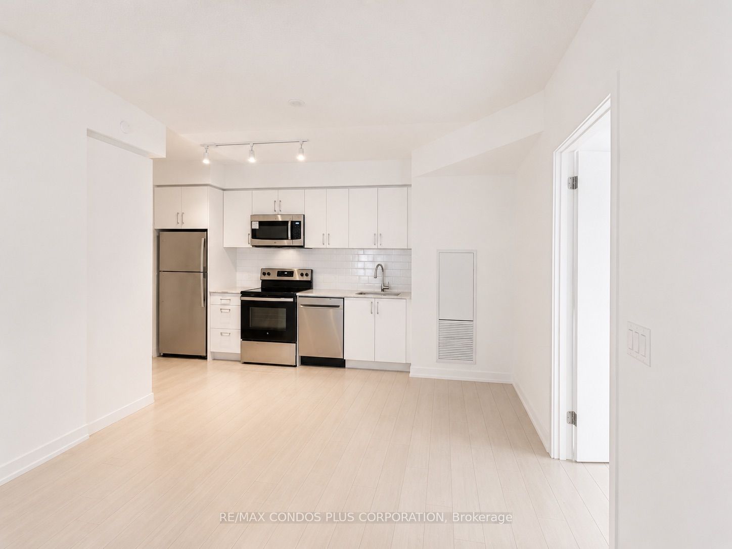 4010 Eglinton Avenue W 304, Toronto, ON M9A 0G5 photo 4