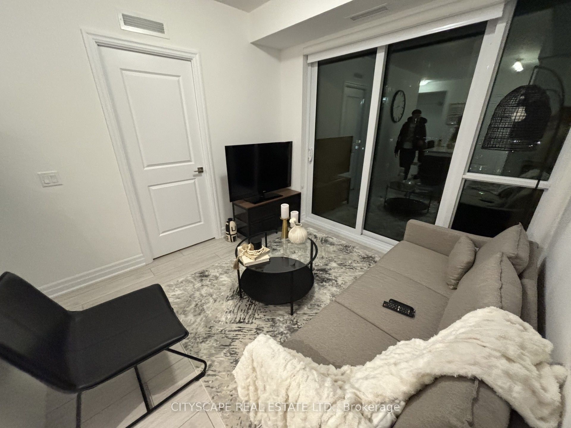 30 Elm Drive 2307, Mississauga, ON L5B 0N6 photo 2