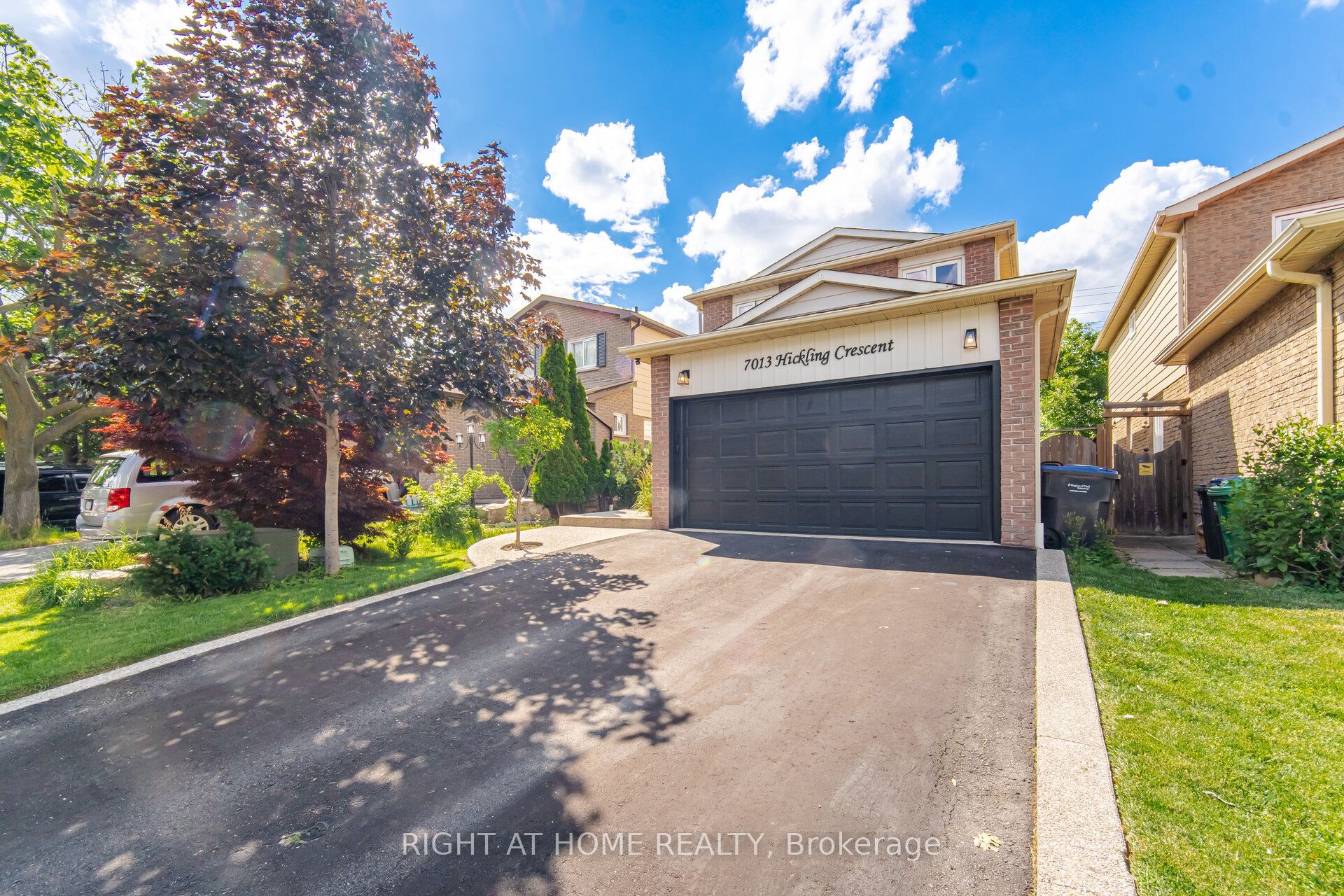 7013 Hickling Crescent, Mississauga, ON L5N 5A6 photo 2