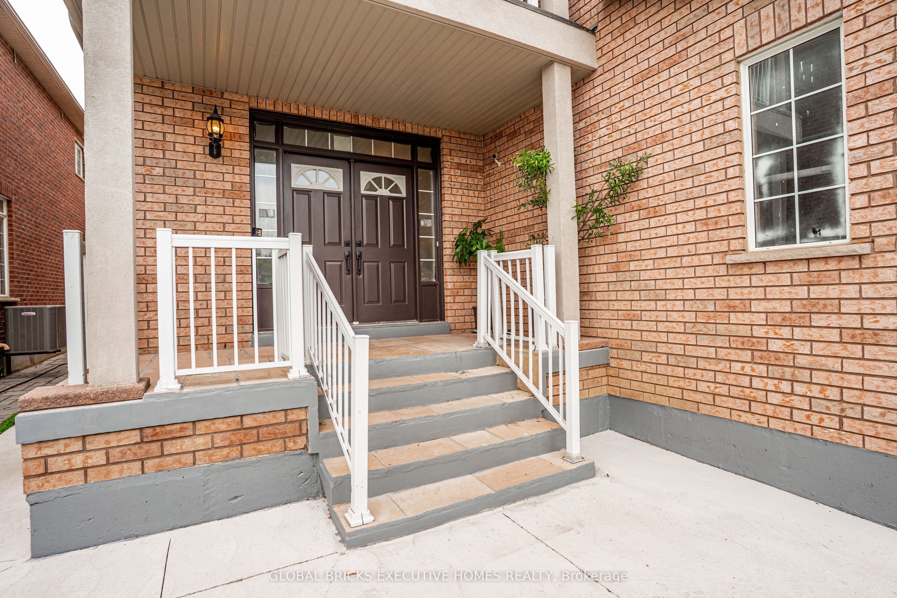 3435 Artesian Drive, Mississauga, ON L5M 7K3 photo 3