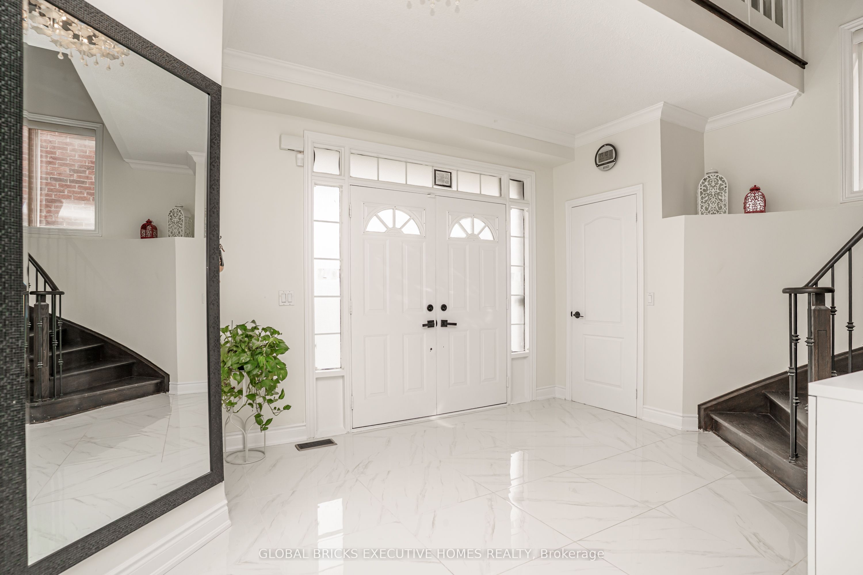 3435 Artesian Drive, Mississauga, ON L5M 7K3 photo 5