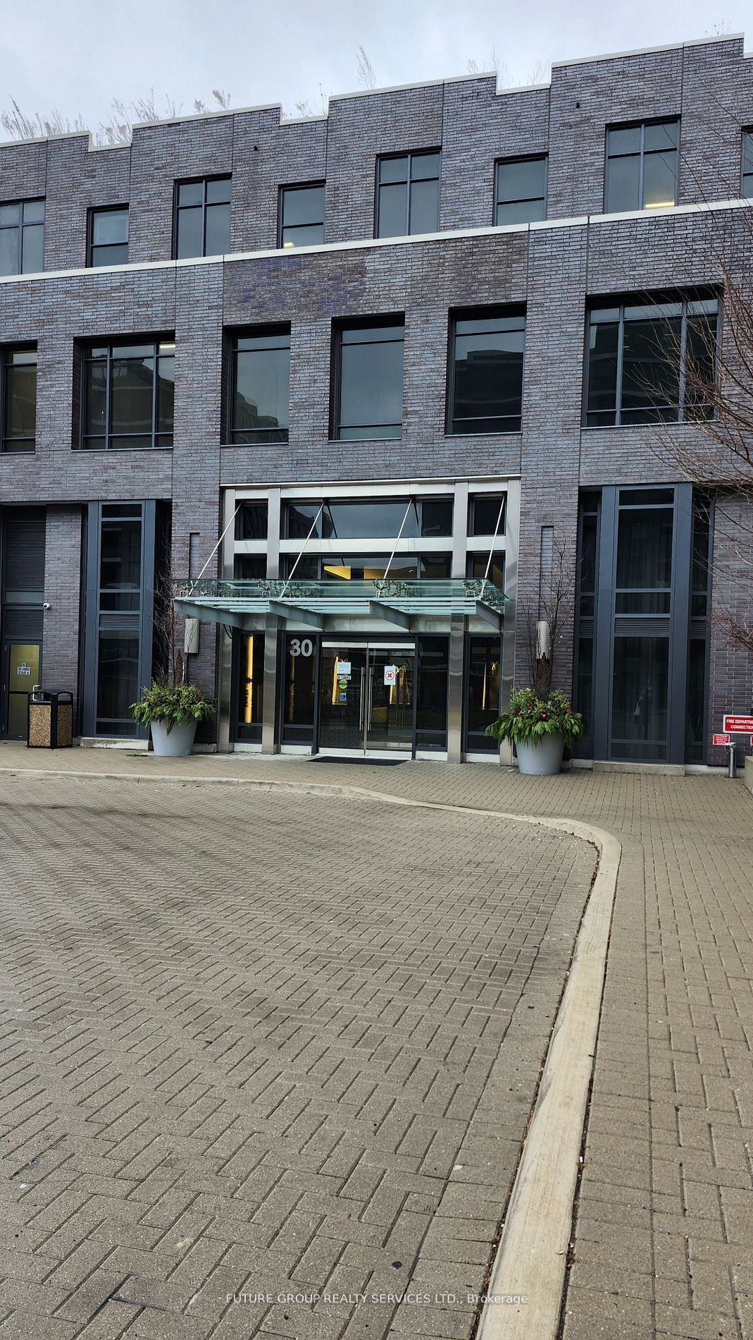 30 Gibbs Road 3303, Toronto, ON M9B 0E3