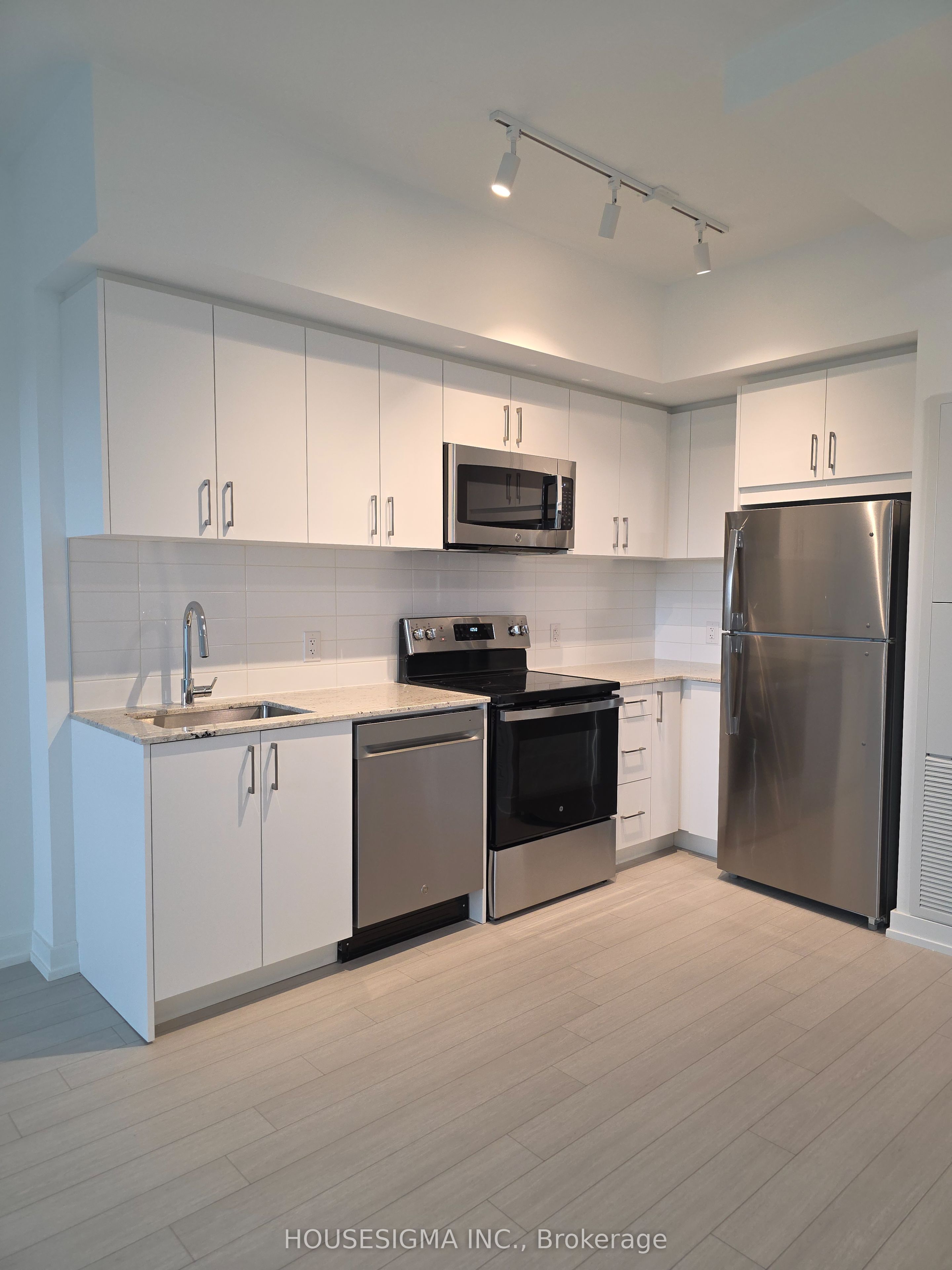 4010 Eglinton Avenue W 407, Toronto, ON M9A 0G5 photo 3