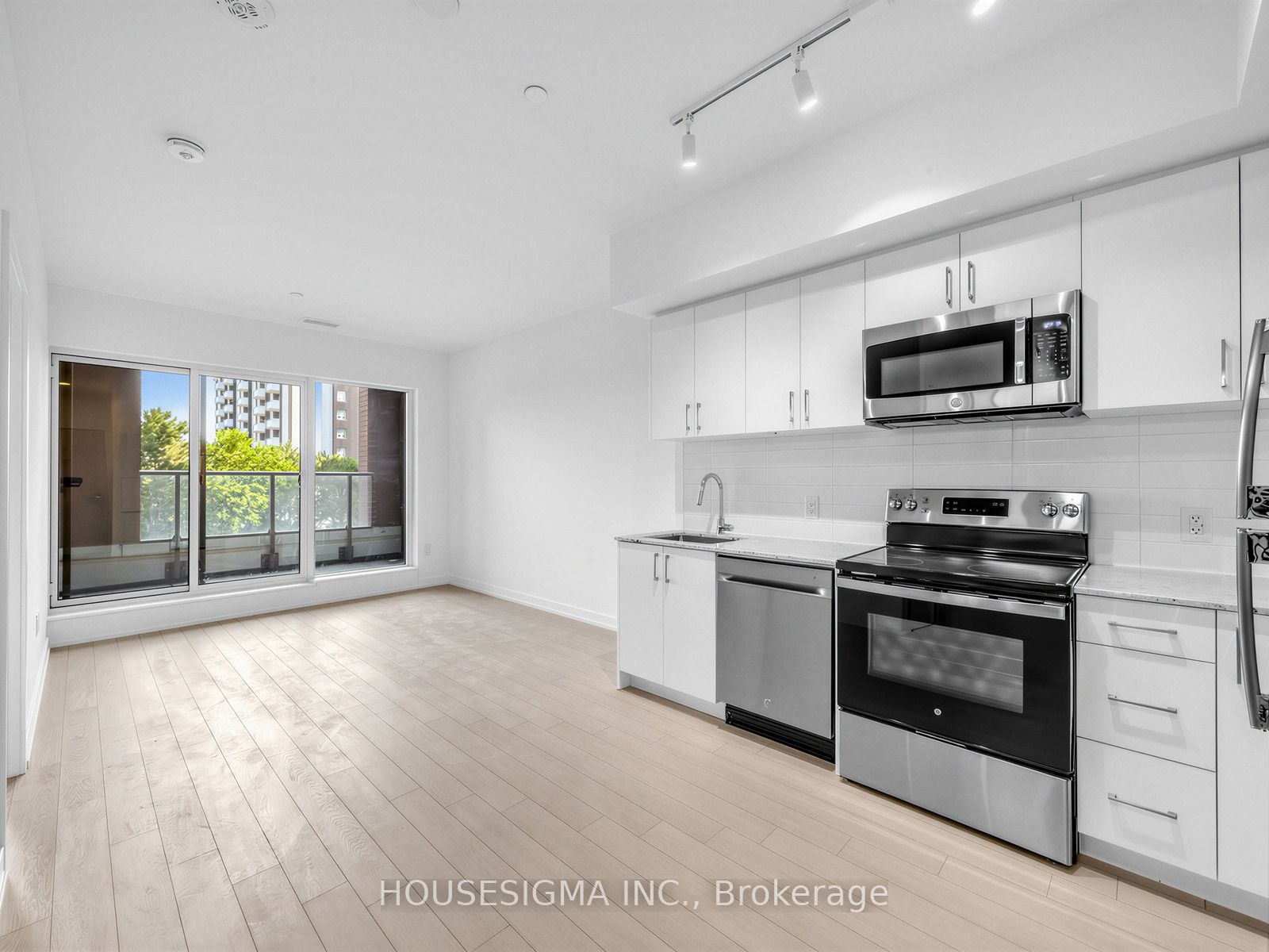 4010 Eglinton Avenue W 407, Toronto, ON M9A 0G5 photo 4