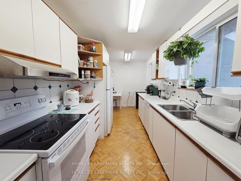 7 Burtonwood Crescent, Toronto, ON M9V 3L9 photo 5