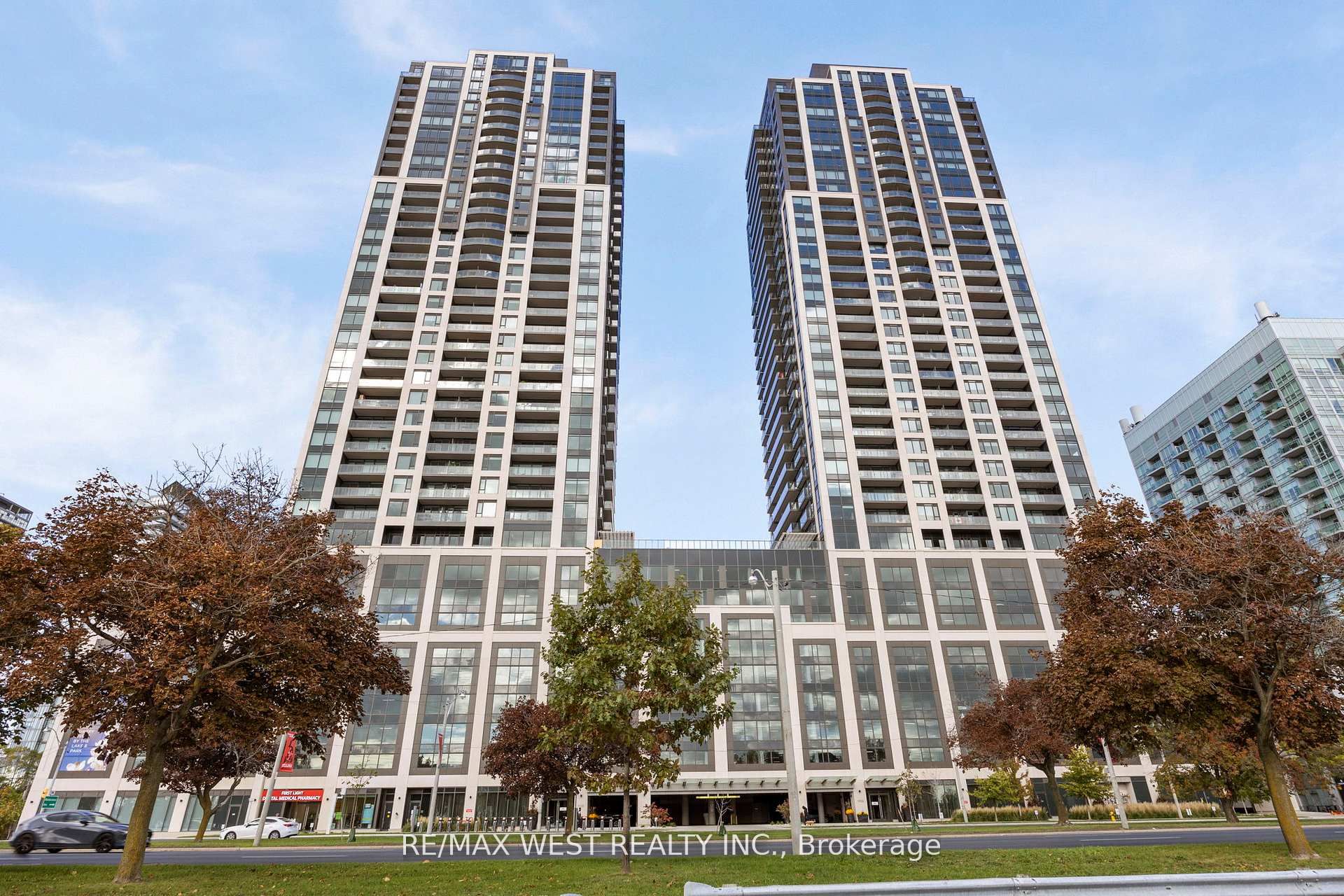 1928 Lake Shore Boulevard W 3902, Toronto, ON M6S 0B1