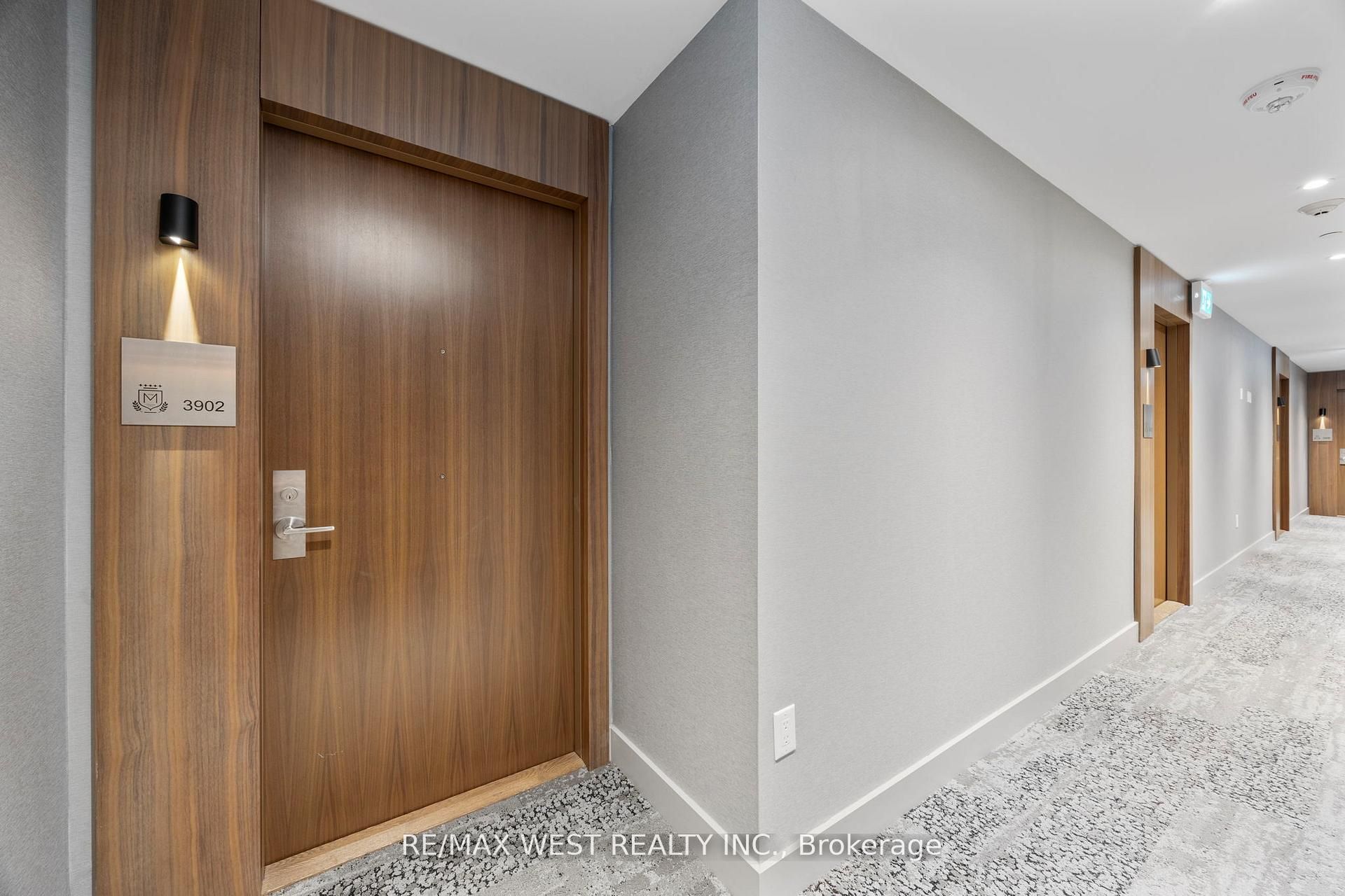 1928 Lake Shore Boulevard W 3902, Toronto, ON M6S 0B1 photo 3