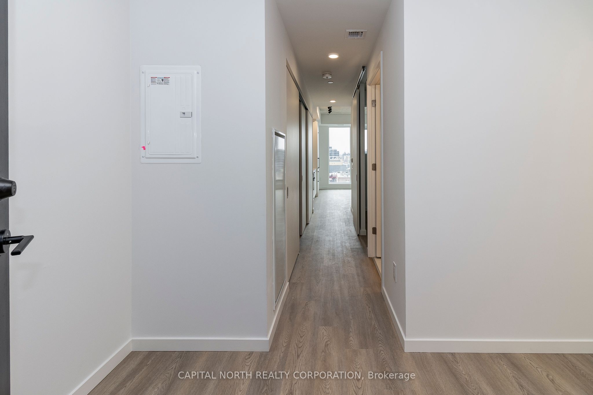 689 The Queensway 709, Toronto, ON M8Y 0C8 photo 2