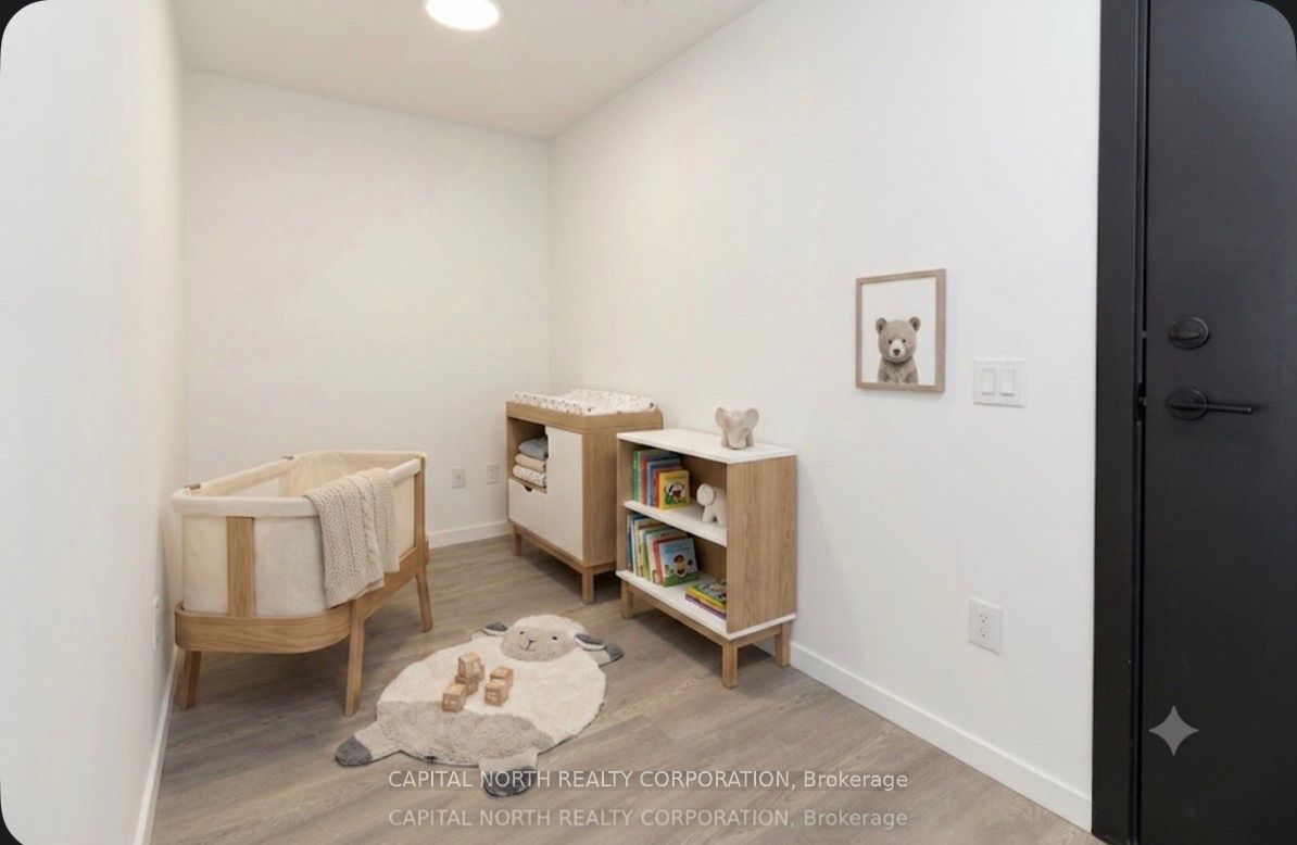 689 The Queensway 709, Toronto, ON M8Y 0C8 photo 3