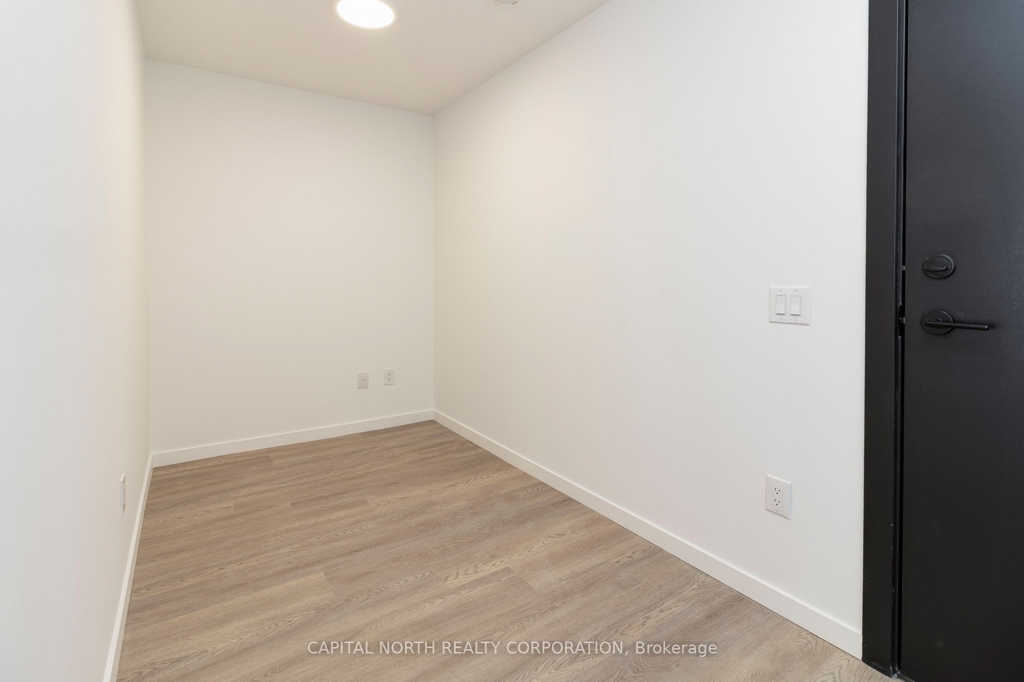 689 The Queensway 709, Toronto, ON M8Y 0C8 photo 4