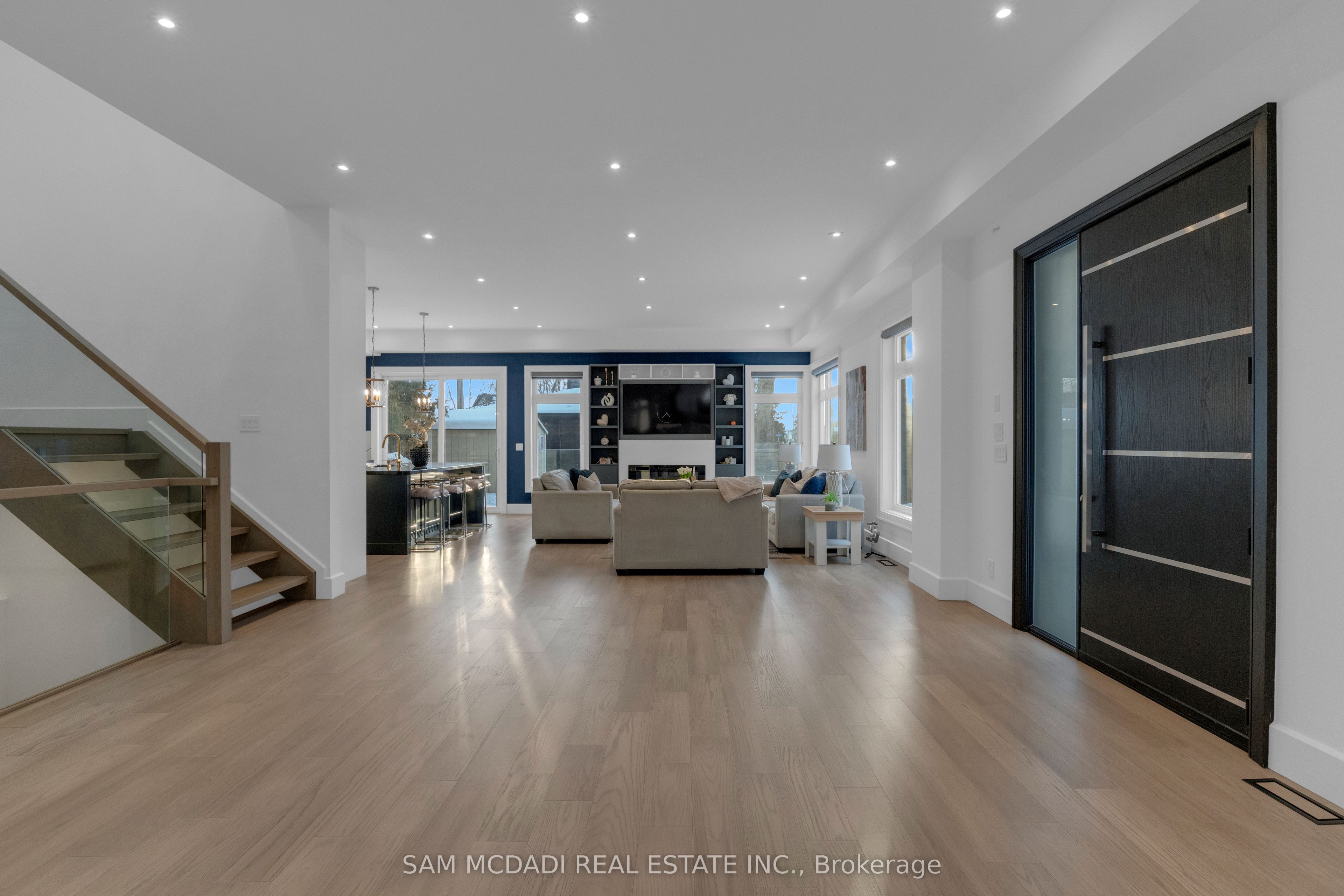 1050 Edgeleigh Avenue, Mississauga, ON L5E 2G1 photo 3