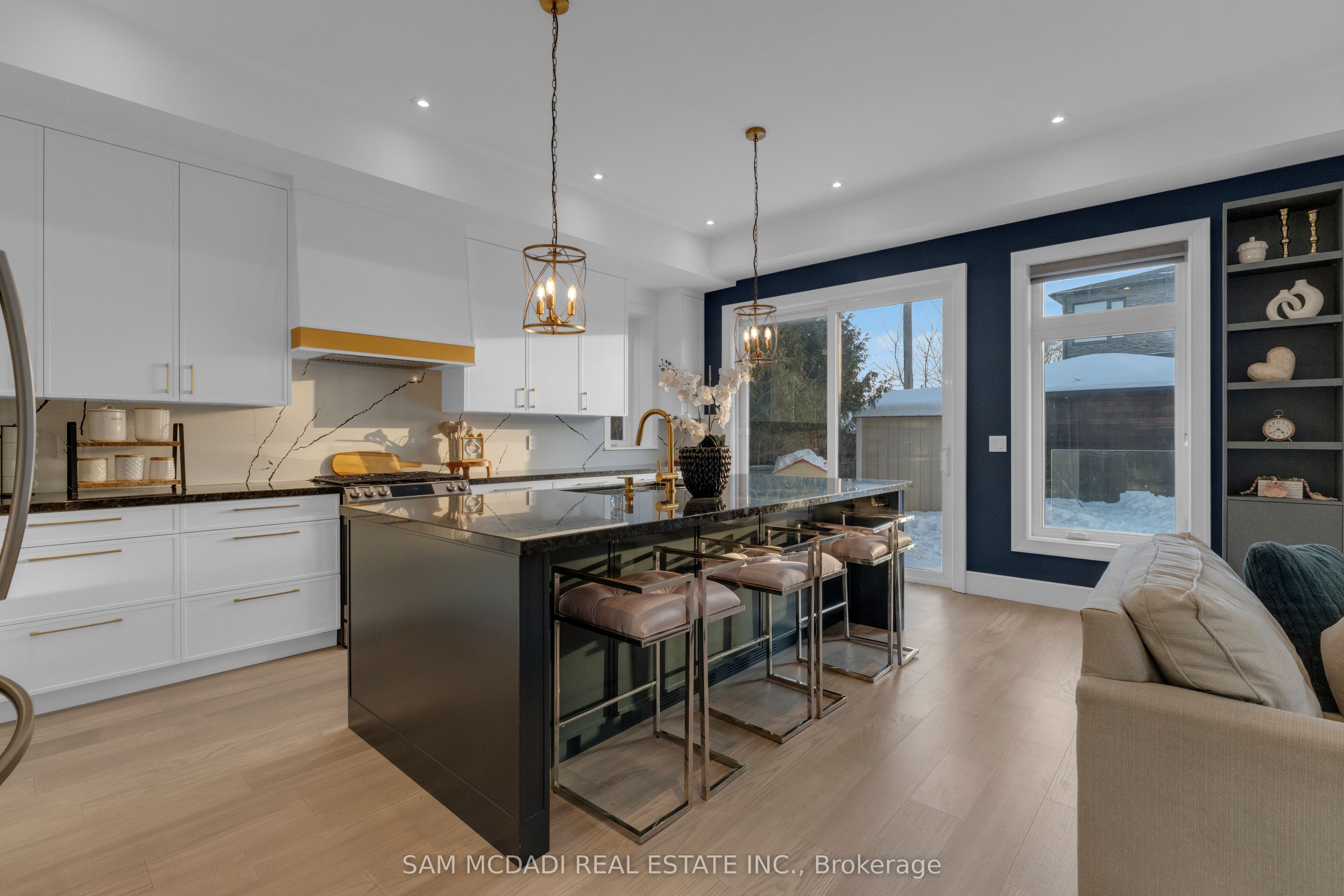 1050 Edgeleigh Avenue, Mississauga, ON L5E 2G1 photo 4