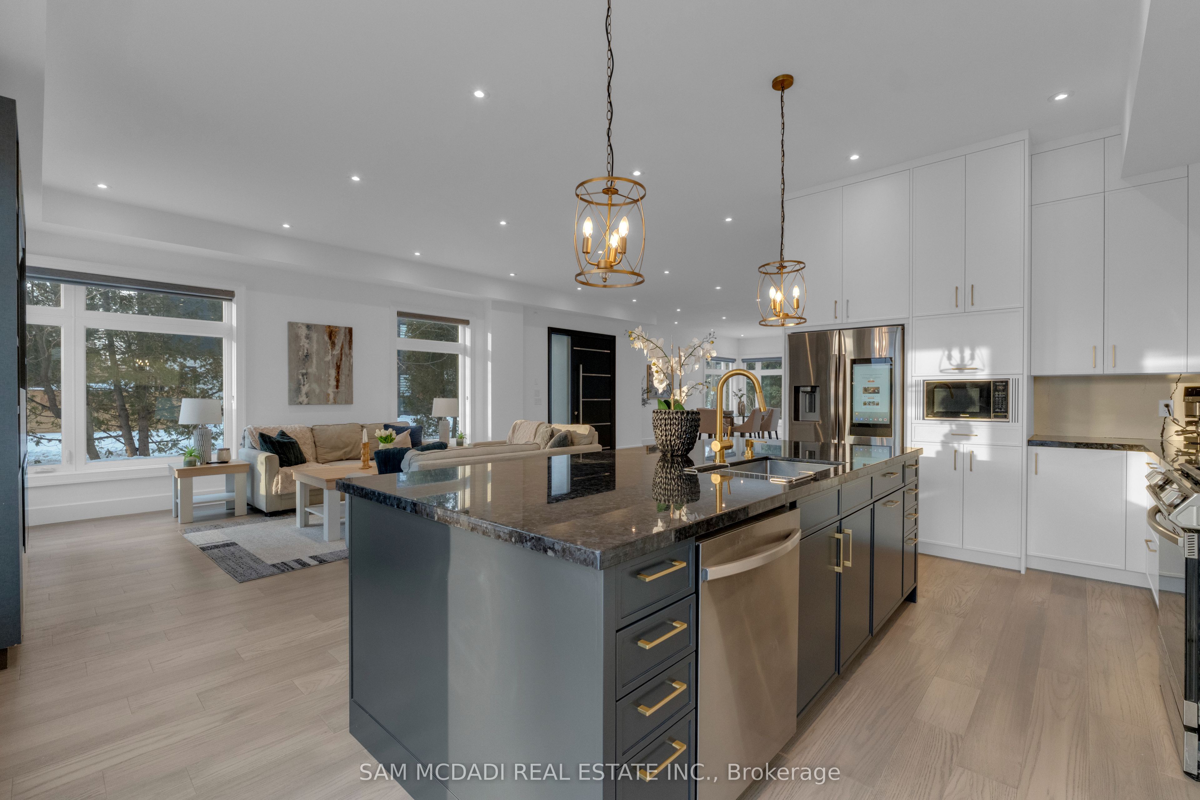 1050 Edgeleigh Avenue, Mississauga, ON L5E 2G1 photo 5