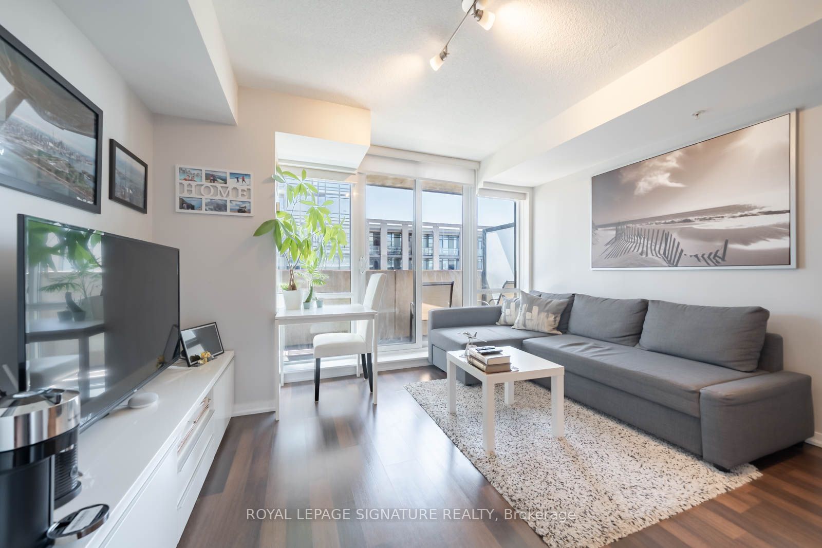 20 Joe Shuster Way 1208, Toronto, ON M6K 0A3