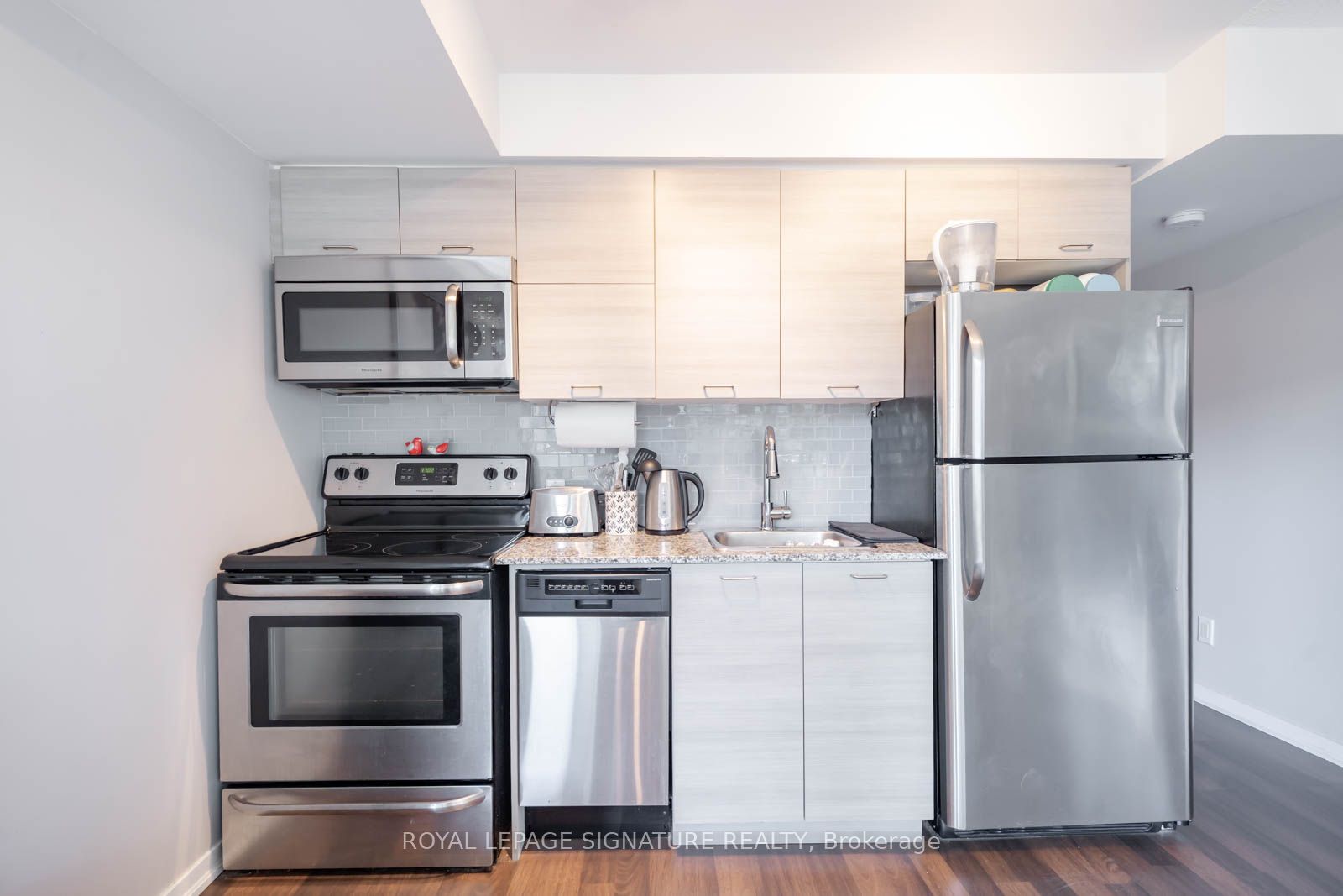 20 Joe Shuster Way 1208, Toronto, ON M6K 0A3 photo 4