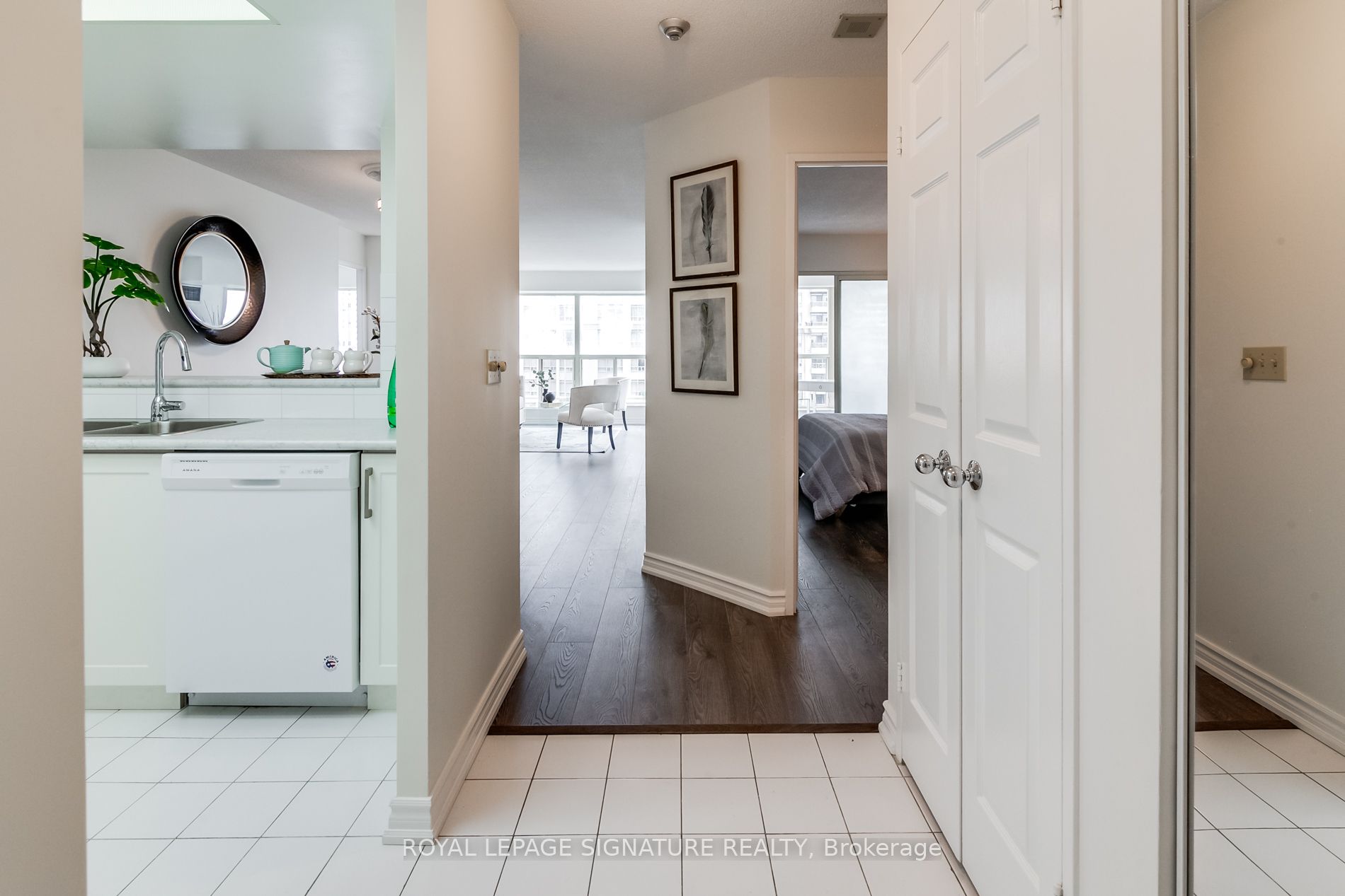 325 Webb Drive 707, Mississauga, ON L5B 3Z9 photo 3