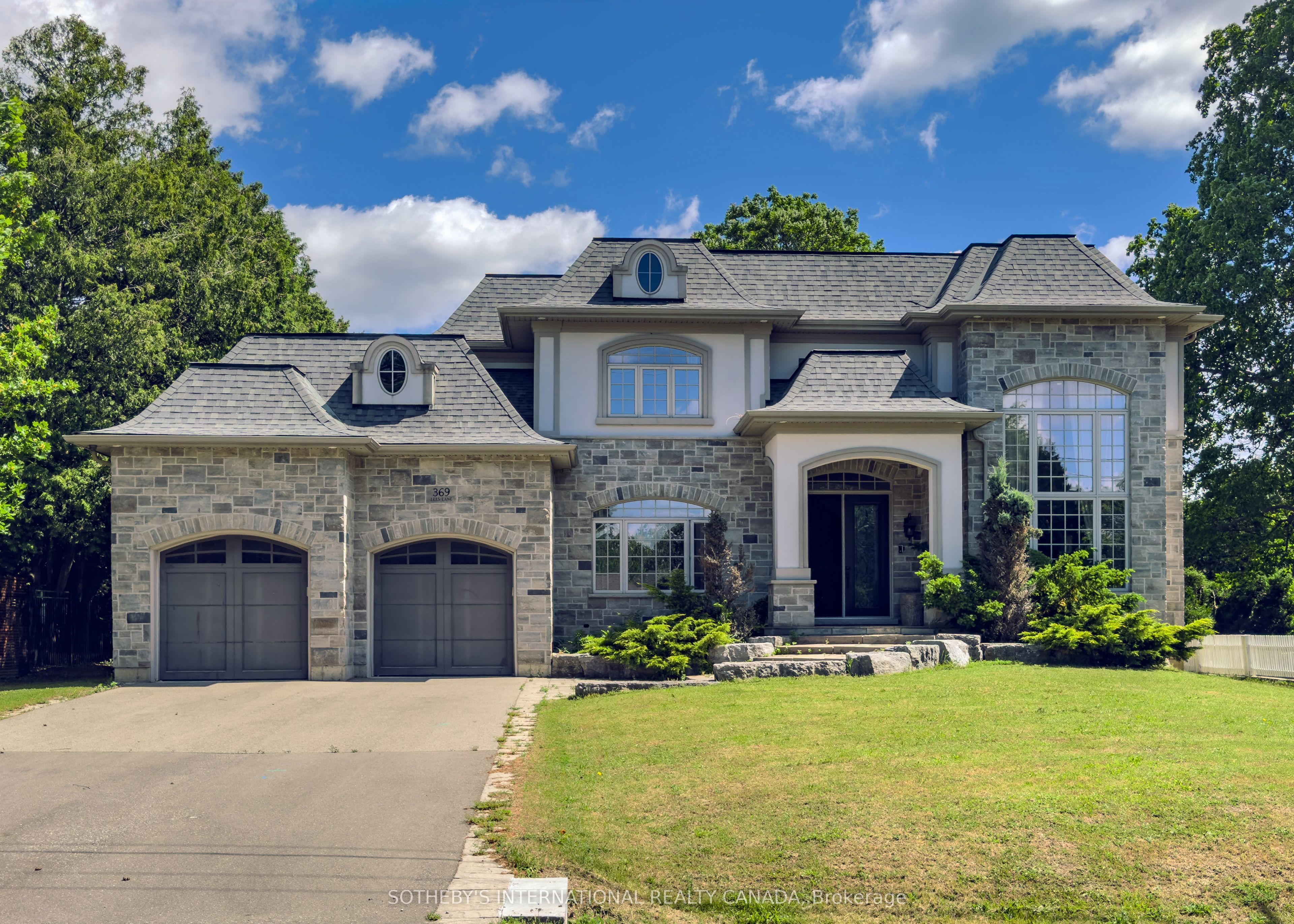 369 Lees Lane, Oakville, ON L6L 4S4 photo 2