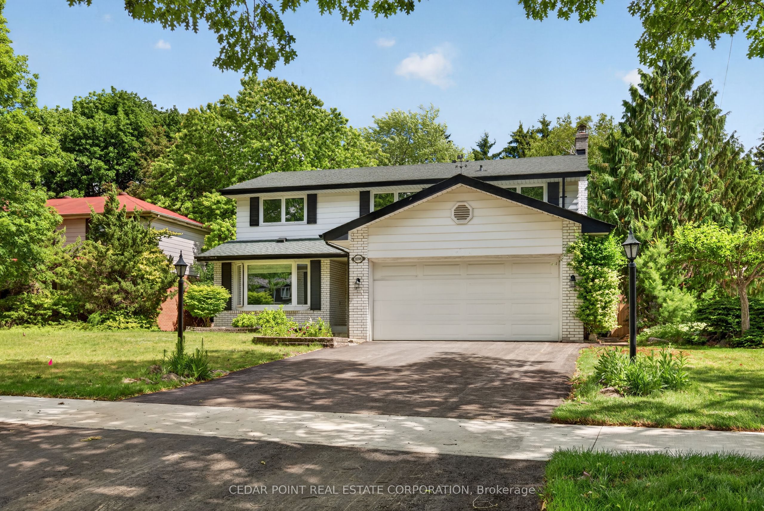 1096 Fair Birch Drive, Mississauga, ON L5H 1M3 photo 2