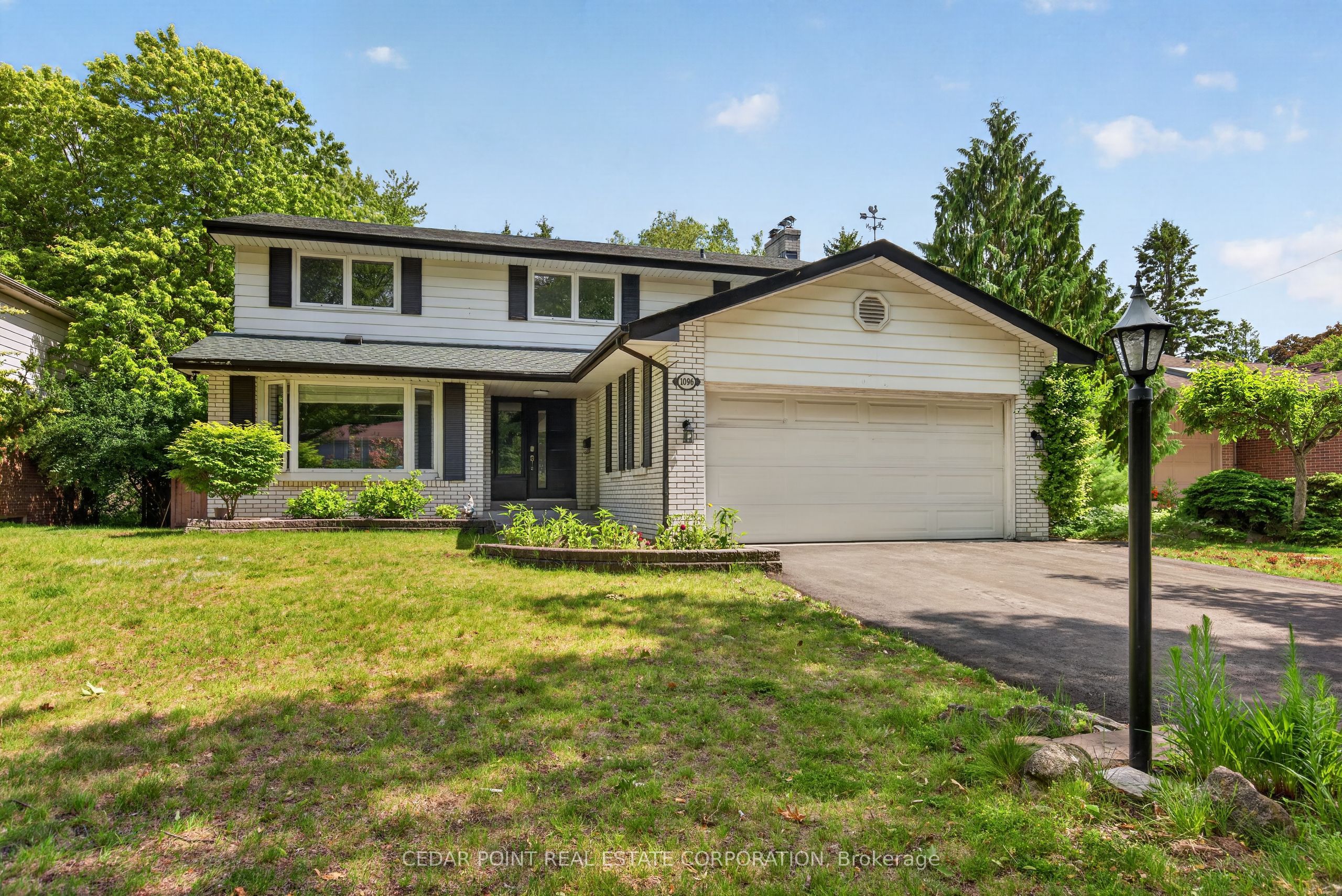 1096 Fair Birch Drive, Mississauga, ON L5H 1M3 photo 3