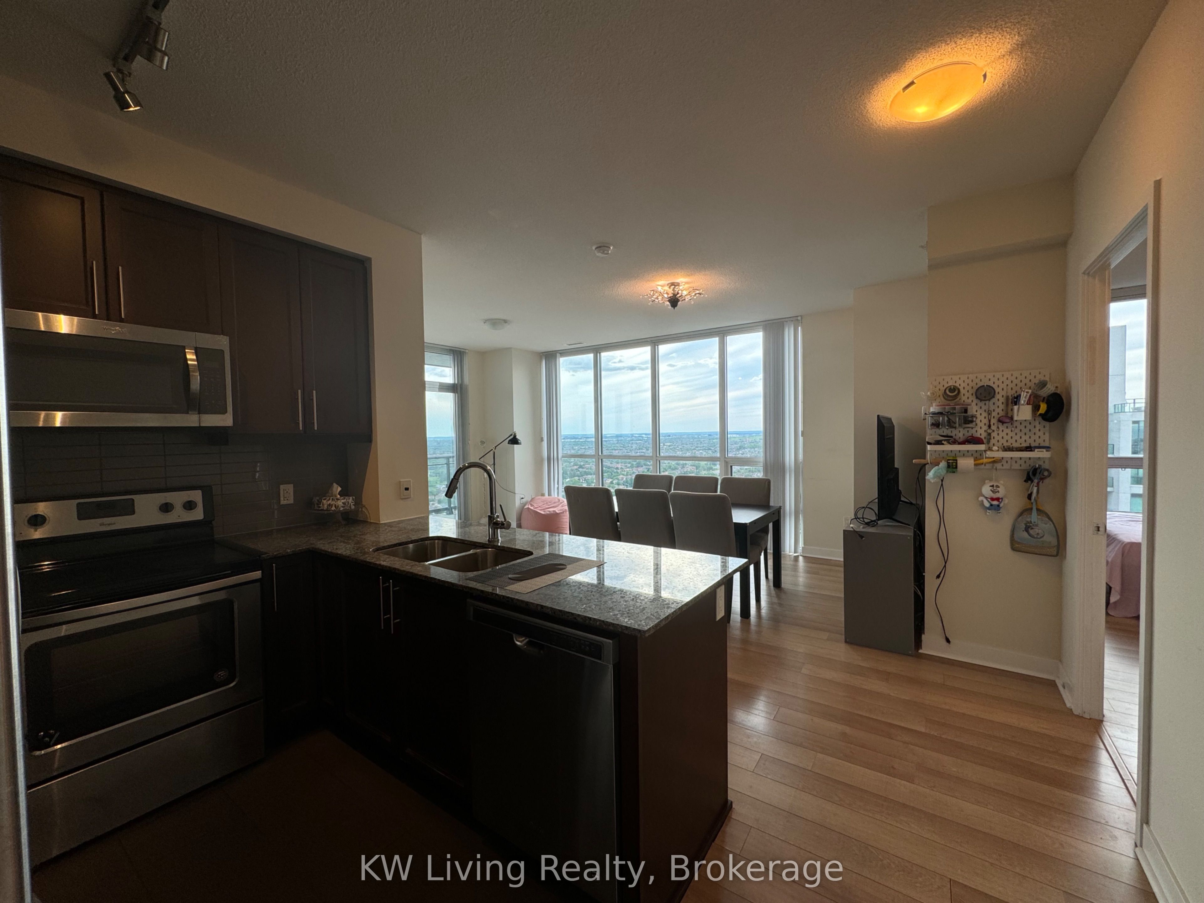 3975 Grand Park Drive 2807, Mississauga, ON L5B 0K4 photo 3