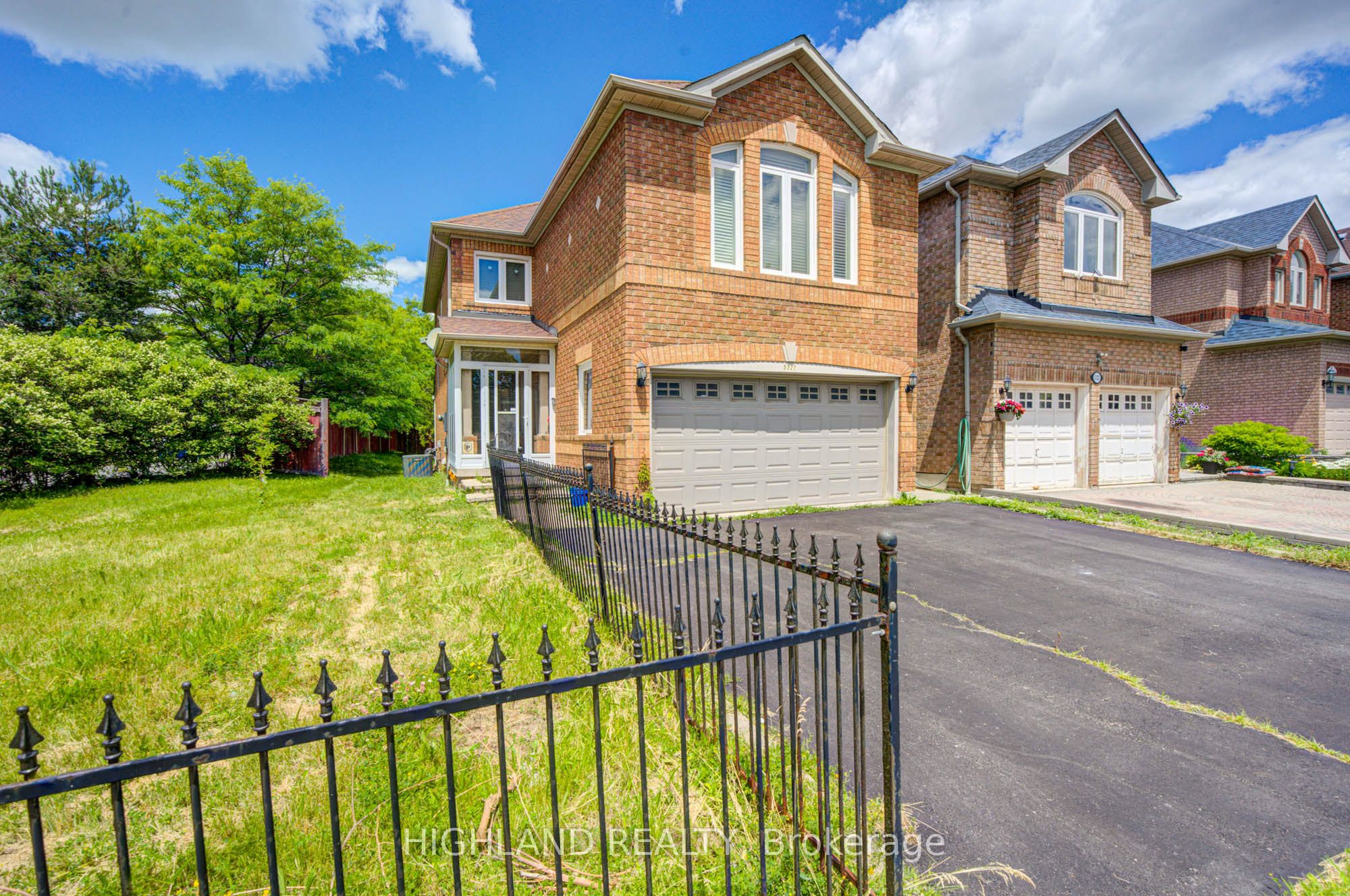 5327 Landsborough Avenue Upper Level, Mississauga, ON L5R 3X1 photo 2