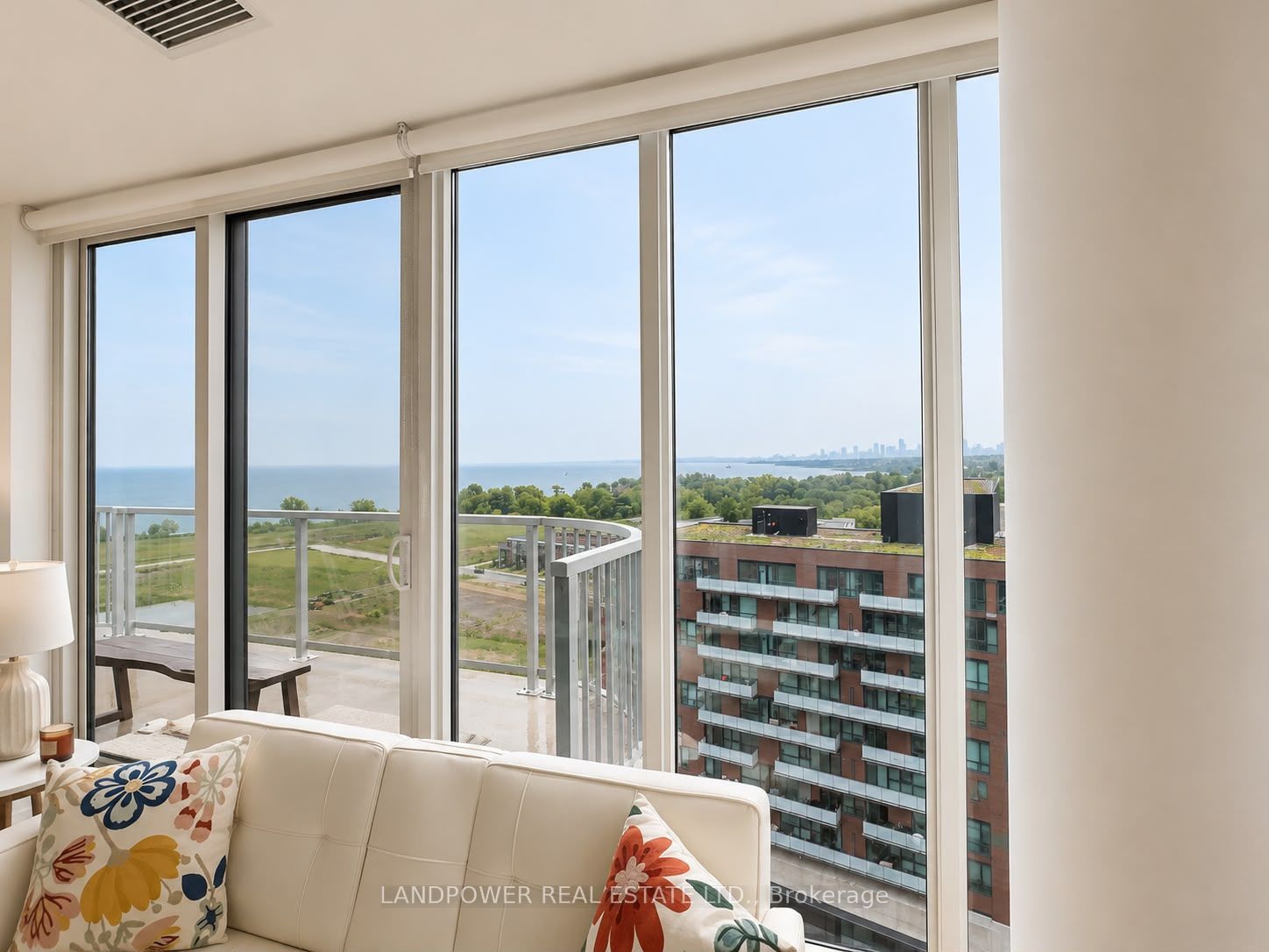 220 Missinnihe Way 1409, Mississauga, ON L5H 0A9 photo 5