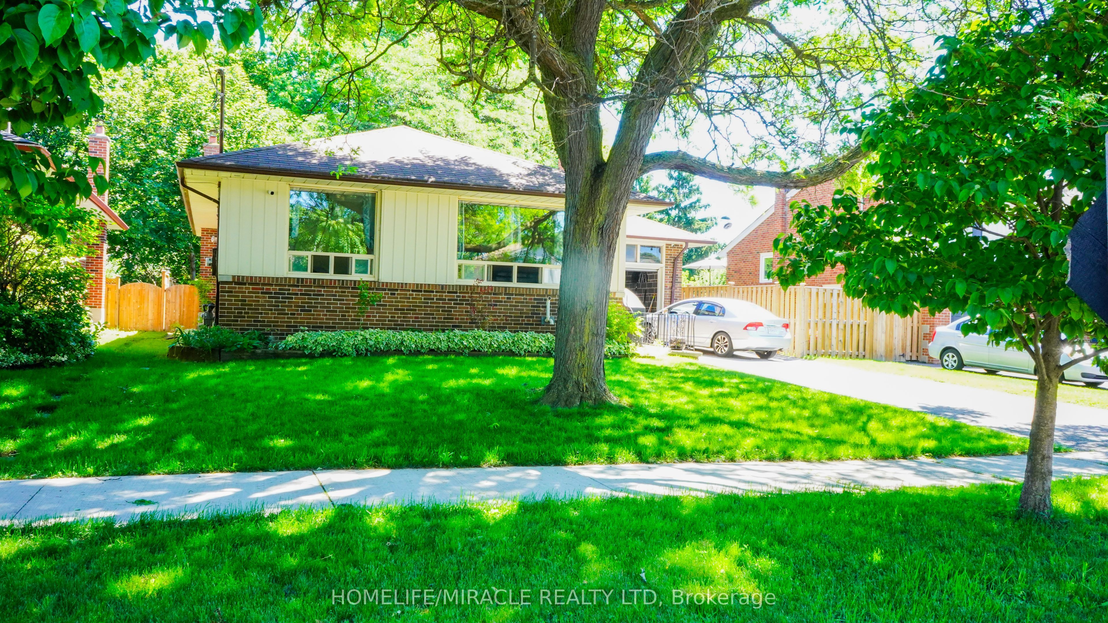 19 Amberwood Road, Toronto, ON M9B 5S4 photo 2