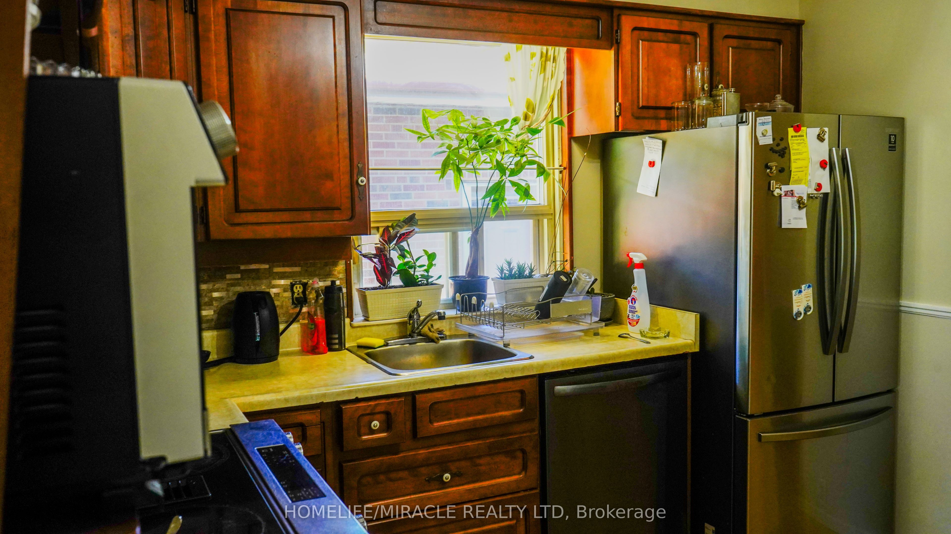 19 Amberwood Road, Toronto, ON M9B 5S4 photo 4