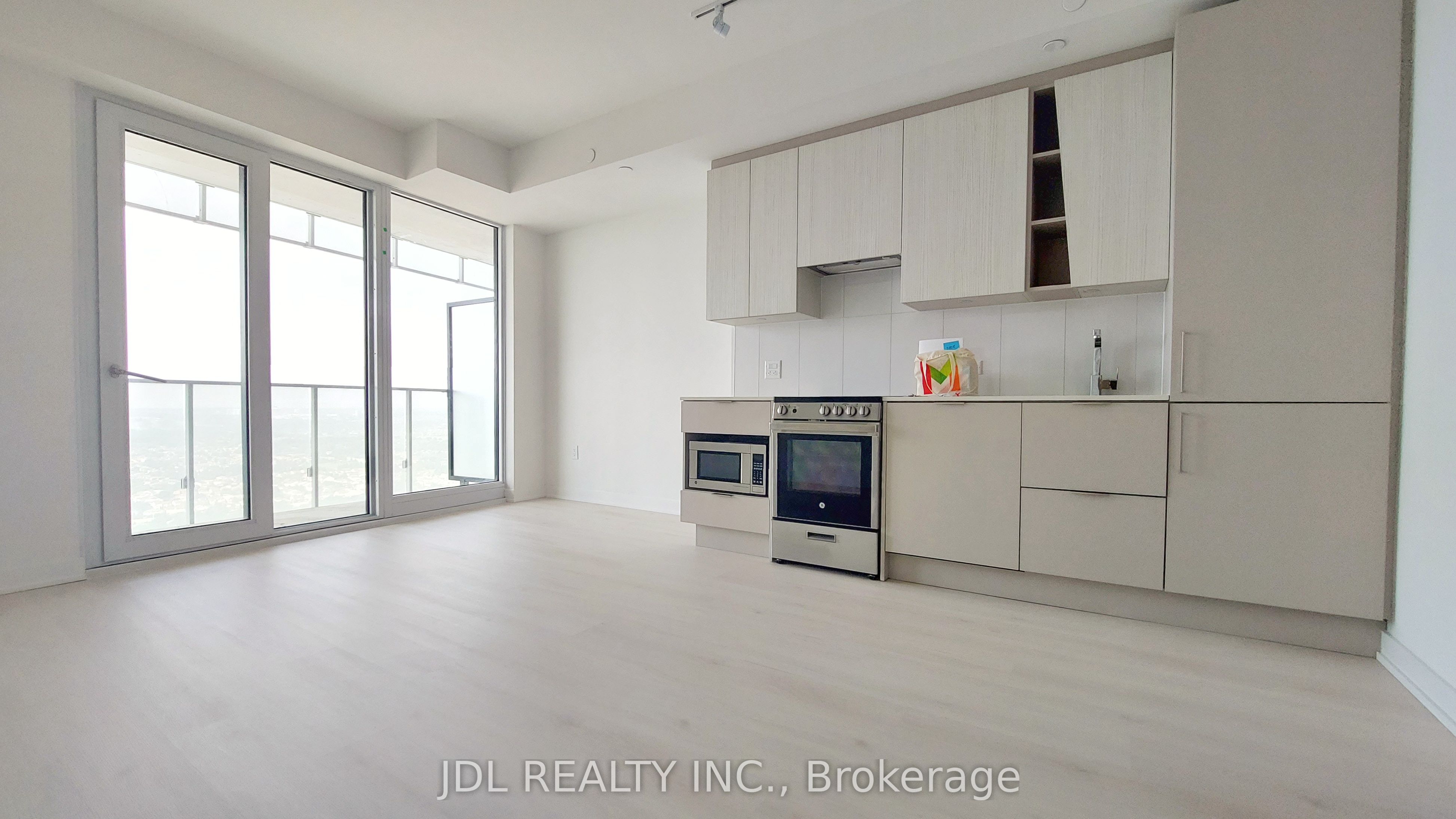 3900 Confederation Parkway 3808, Mississauga, ON L5B 0K7 photo 2