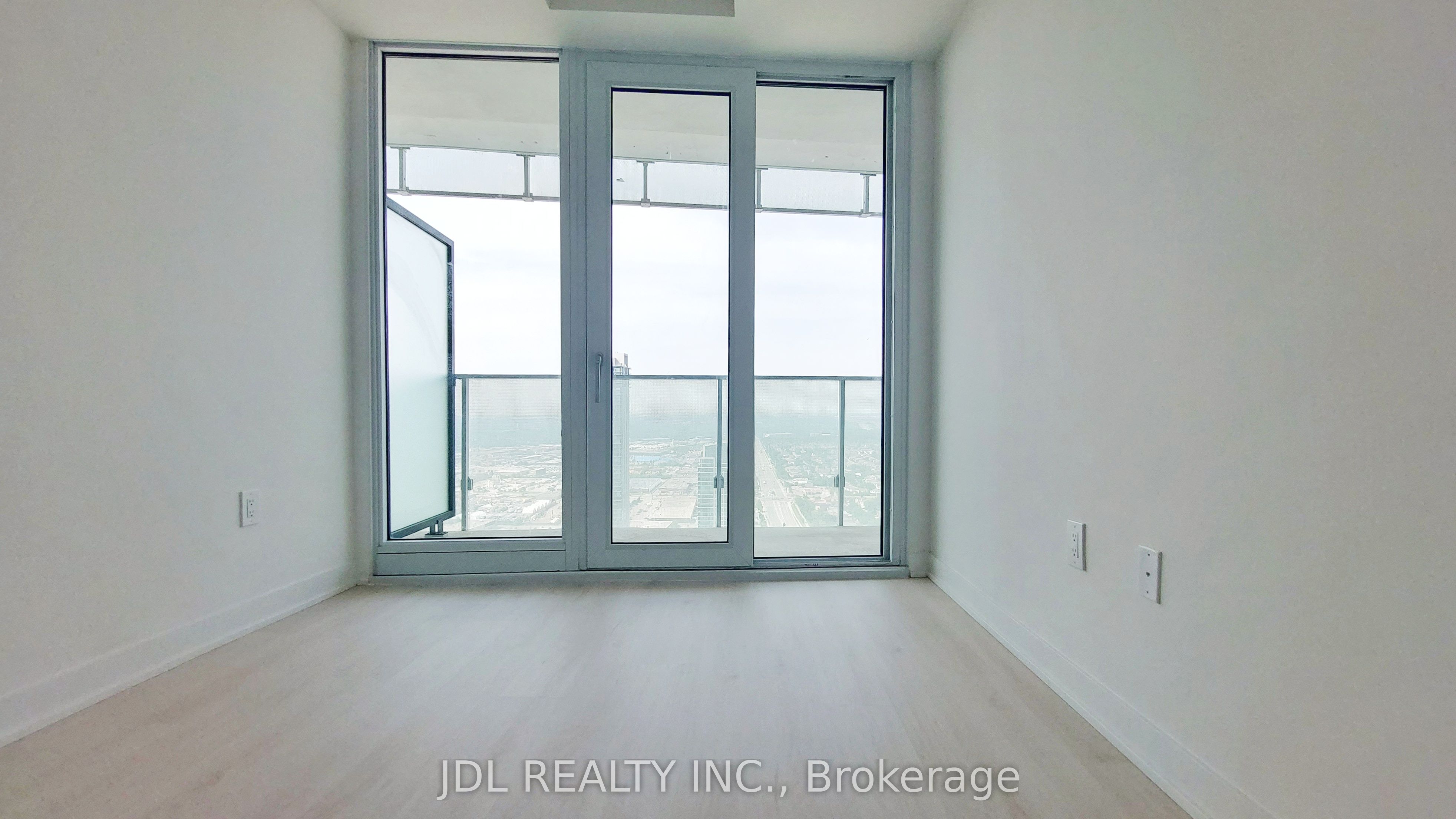 3900 Confederation Parkway 3808, Mississauga, ON L5B 0K7 photo 3