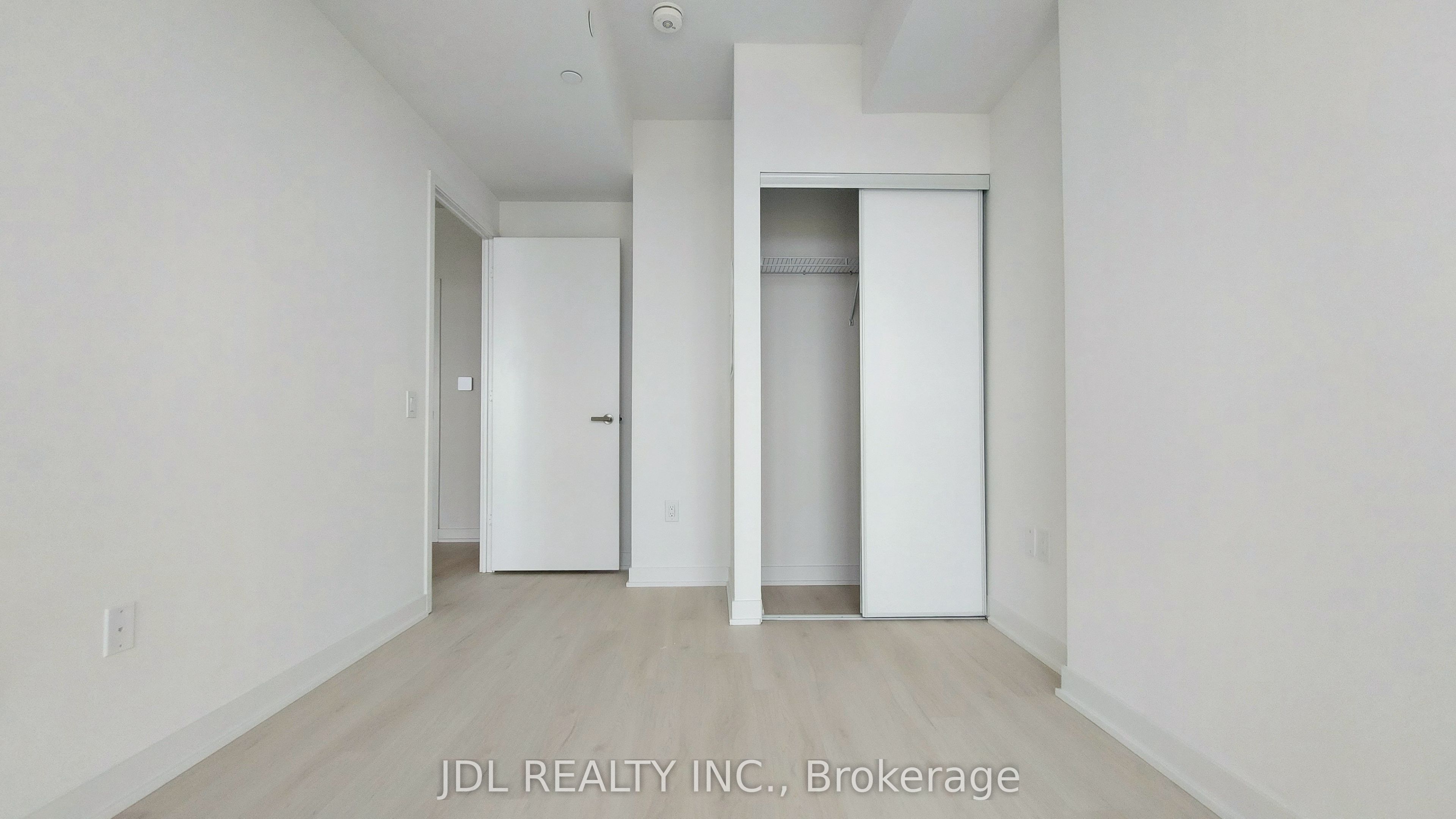 3900 Confederation Parkway 3808, Mississauga, ON L5B 0K7 photo 4