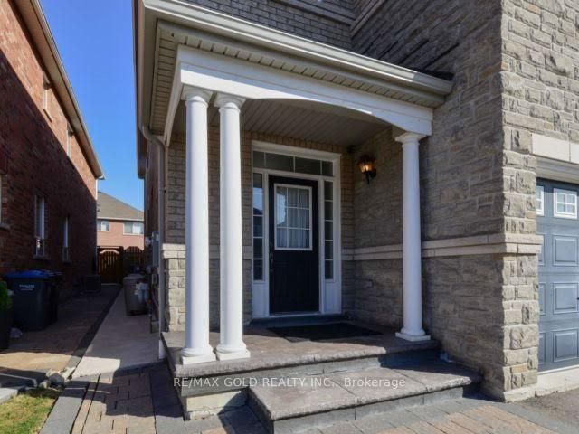 3219 Cabano Crescent, Mississauga, ON L5M 0B9 photo 2