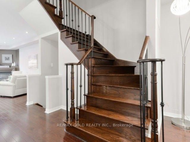 3219 Cabano Crescent, Mississauga, ON L5M 0B9 photo 5