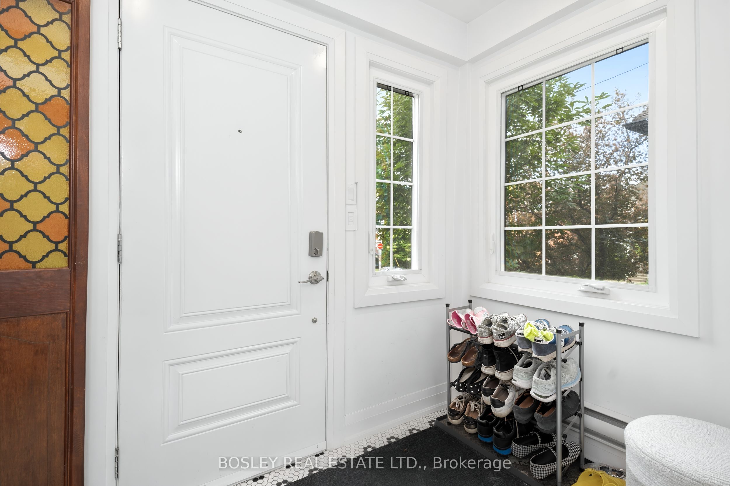 6 Ridley Gardens, Toronto, ON M6R 2T8 photo 3