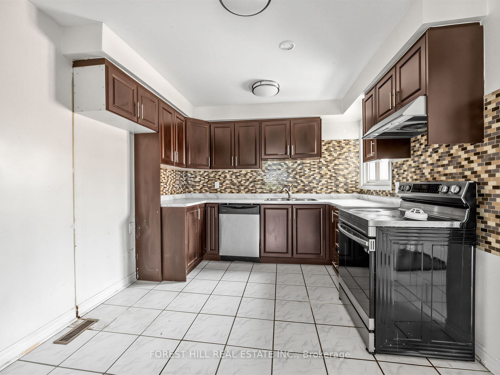61 Royal Salisbury Way, Brampton, ON L6V 3J3 photo 4
