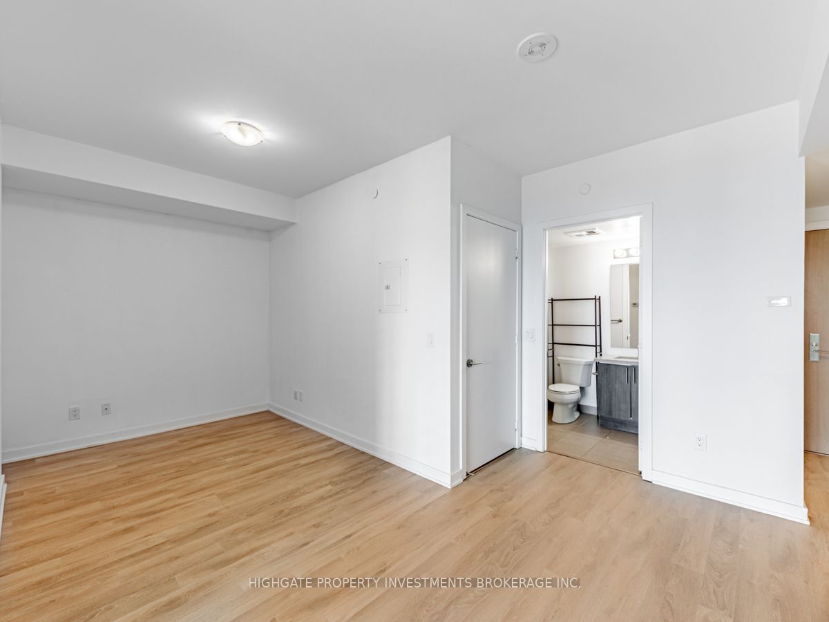 16 McAdam Avenue 306, Toronto, ON M6A 1S5 photo 5