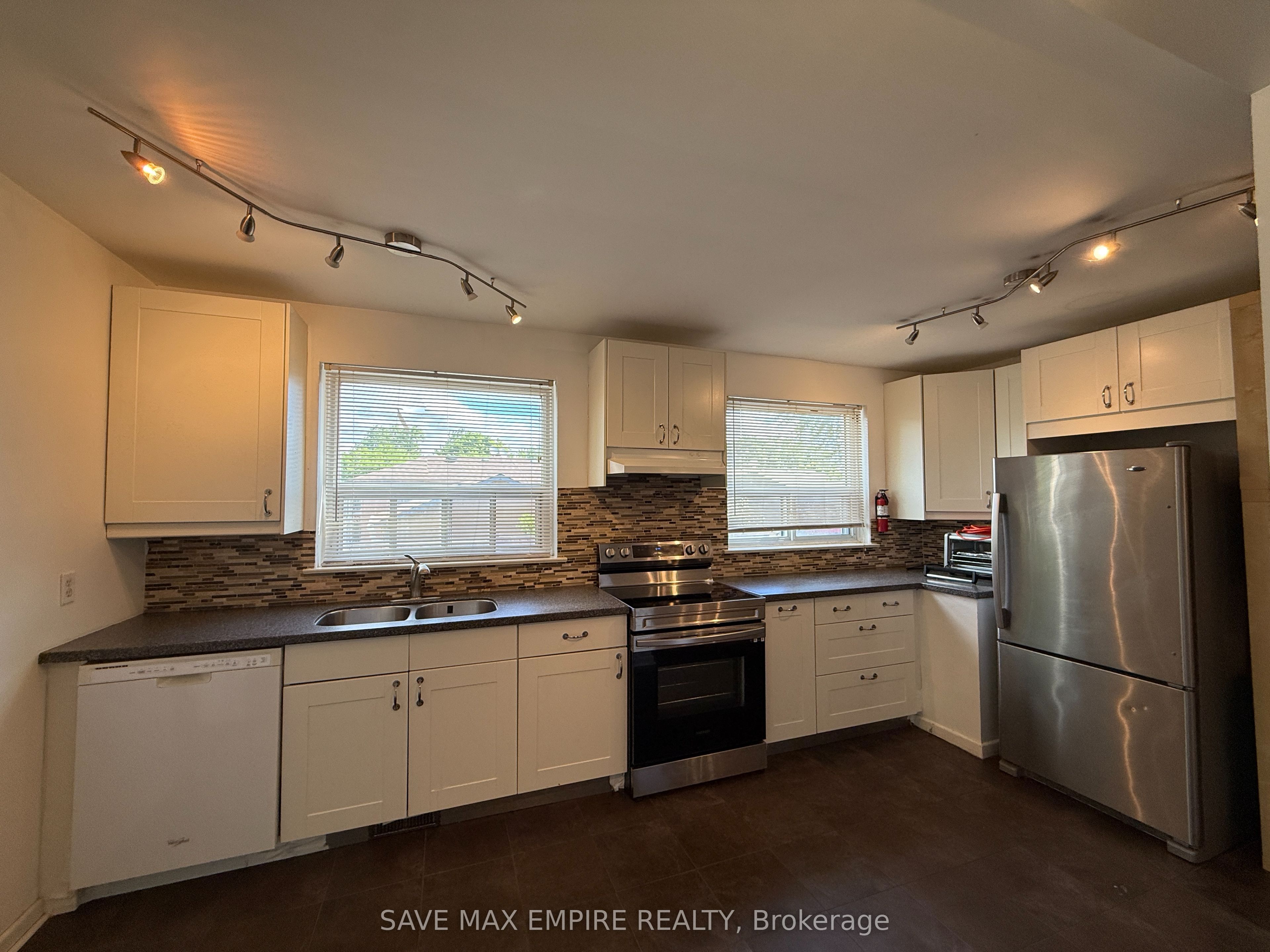 1560 Sandgate Crescent, Mississauga, ON L5J 2E5 photo 4