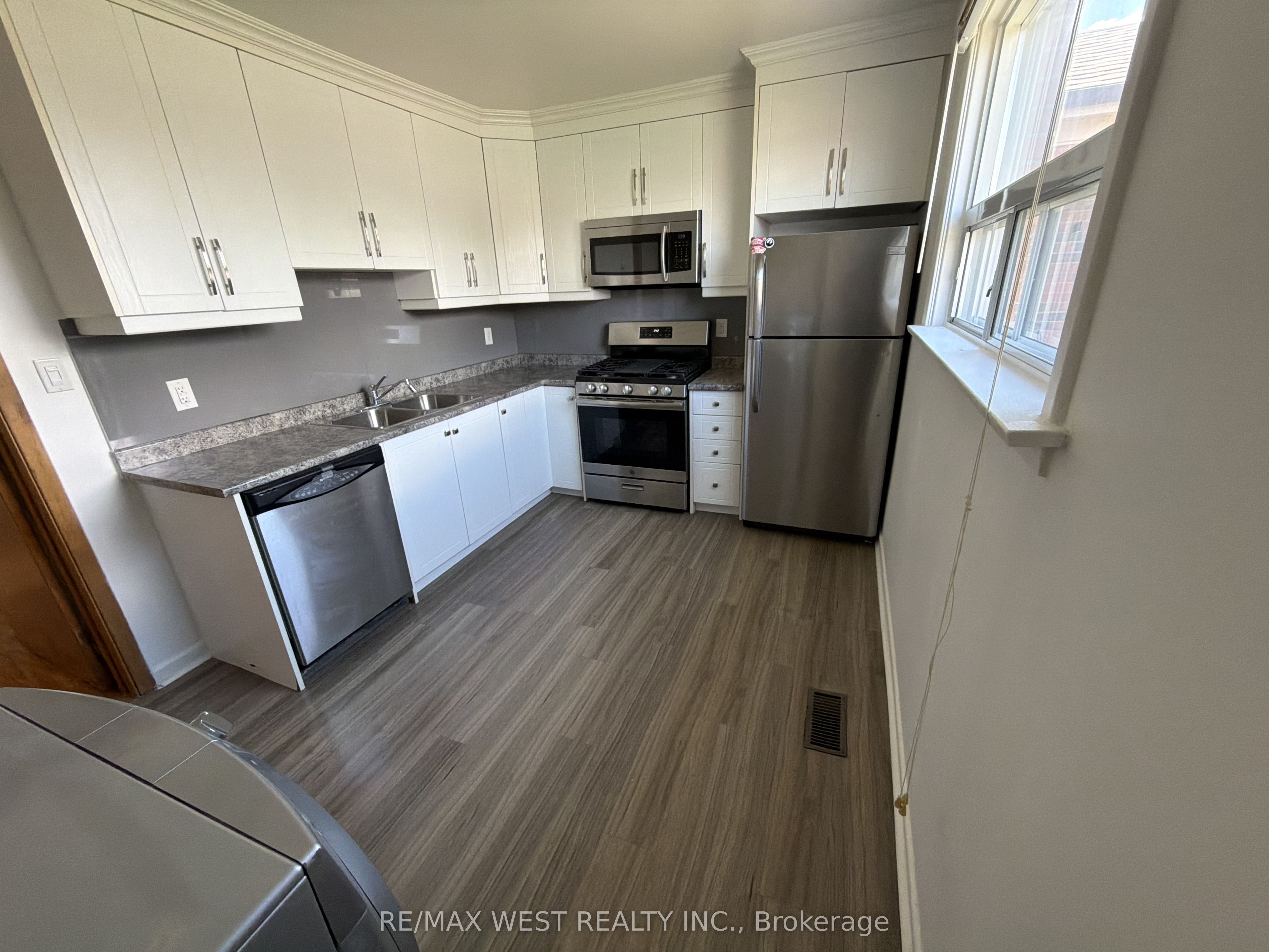78 Millicent Street Upper, Toronto, ON M6H 1W4 photo 3