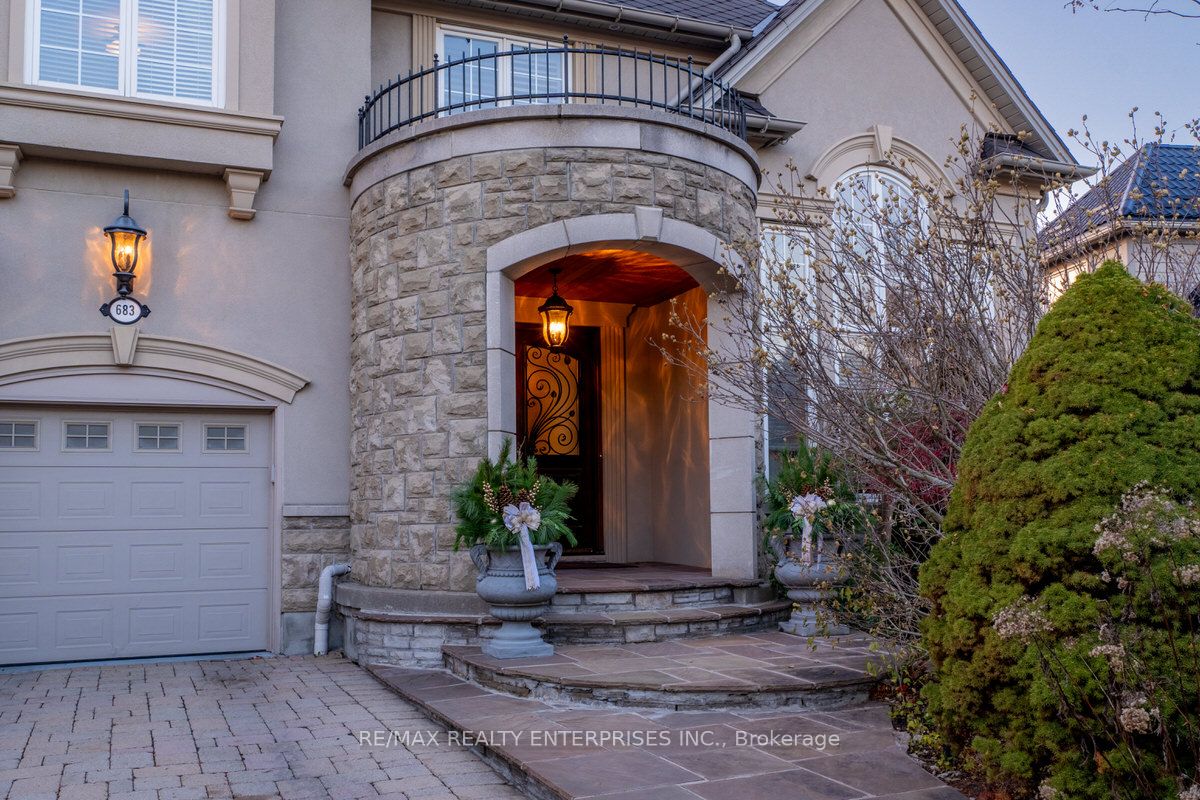 683 Canyon Street, Mississauga, ON L5H 4L9 photo 3