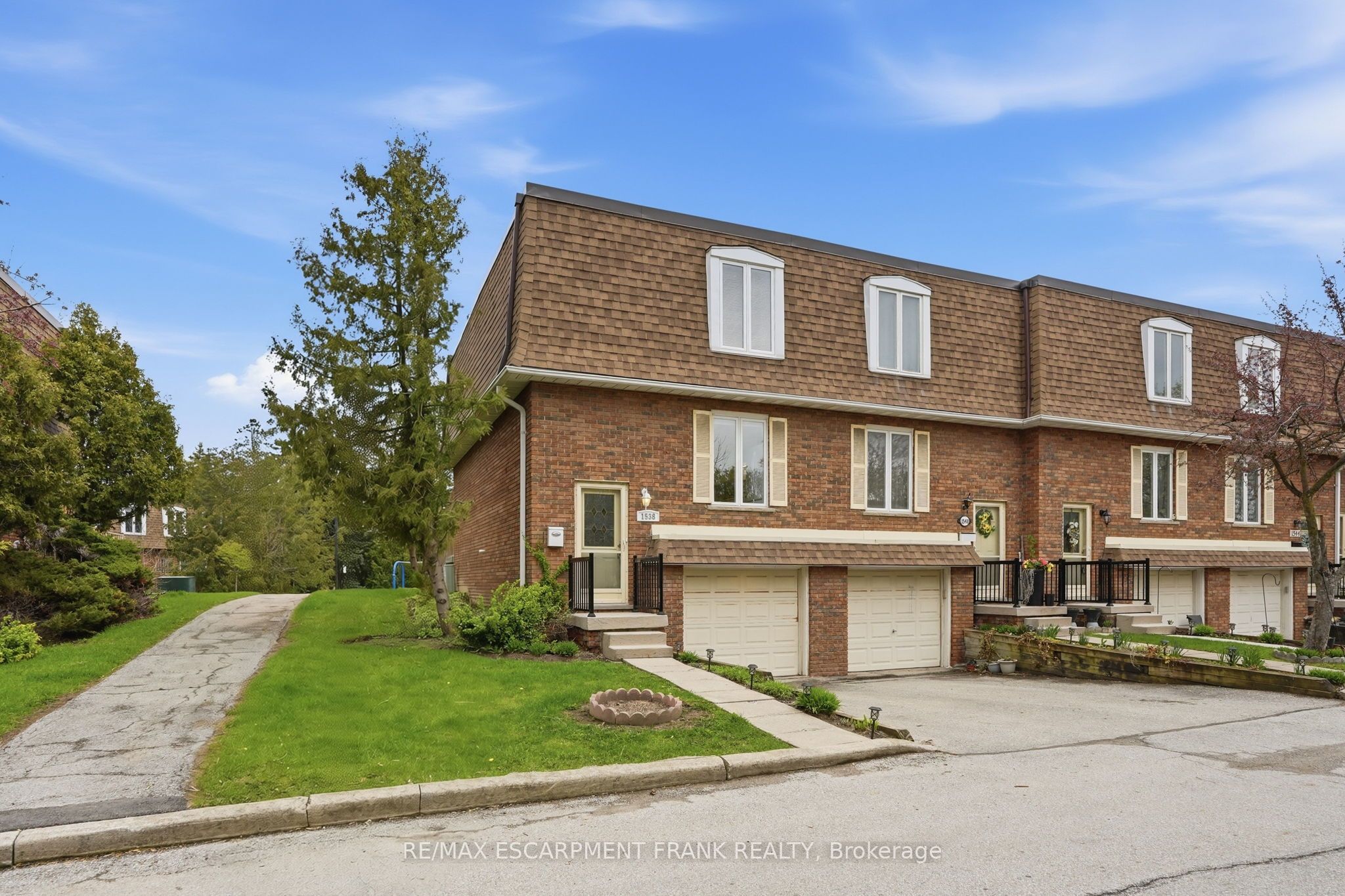1538 Westminster Place, Burlington, ON L7P 2B5 photo 2