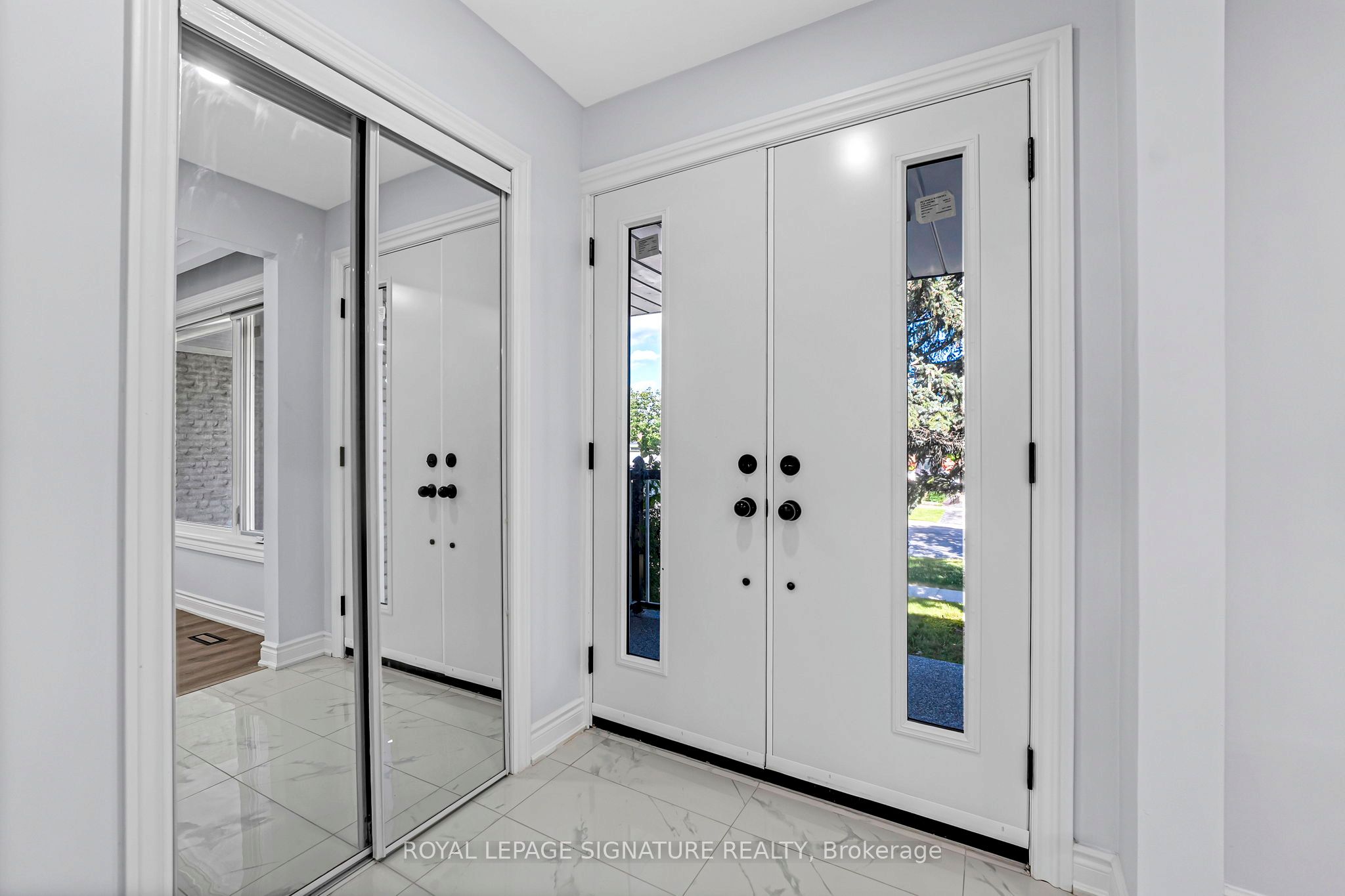 3263 Morning Star Drive, Mississauga, ON L4T 1X6 photo 4