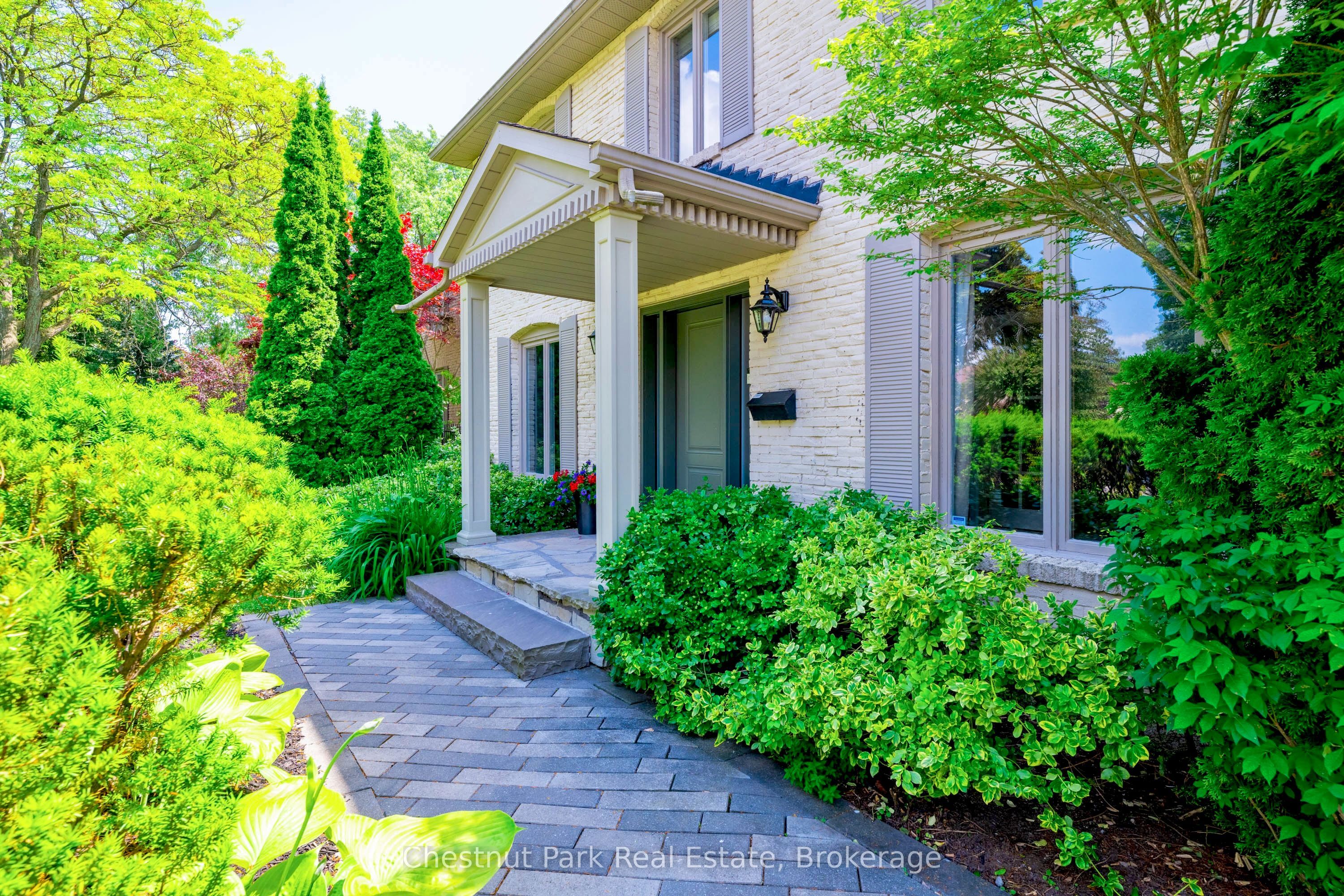2052 Chippewa Trail, Mississauga, ON L5H 3V7 photo 2