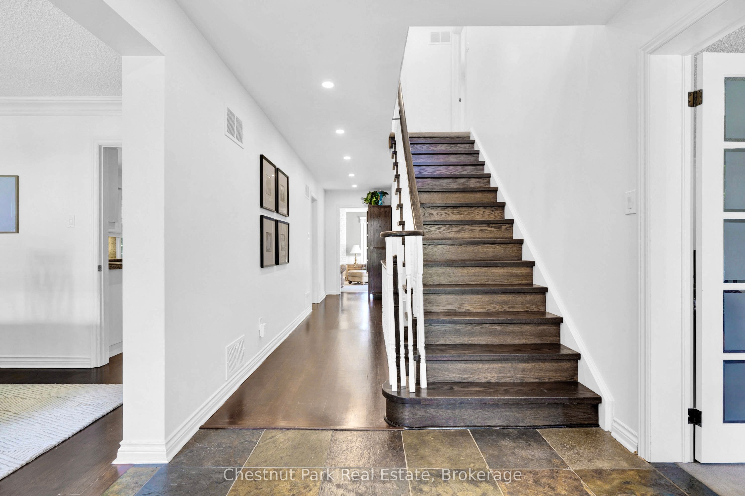 2052 Chippewa Trail, Mississauga, ON L5H 3V7 photo 3