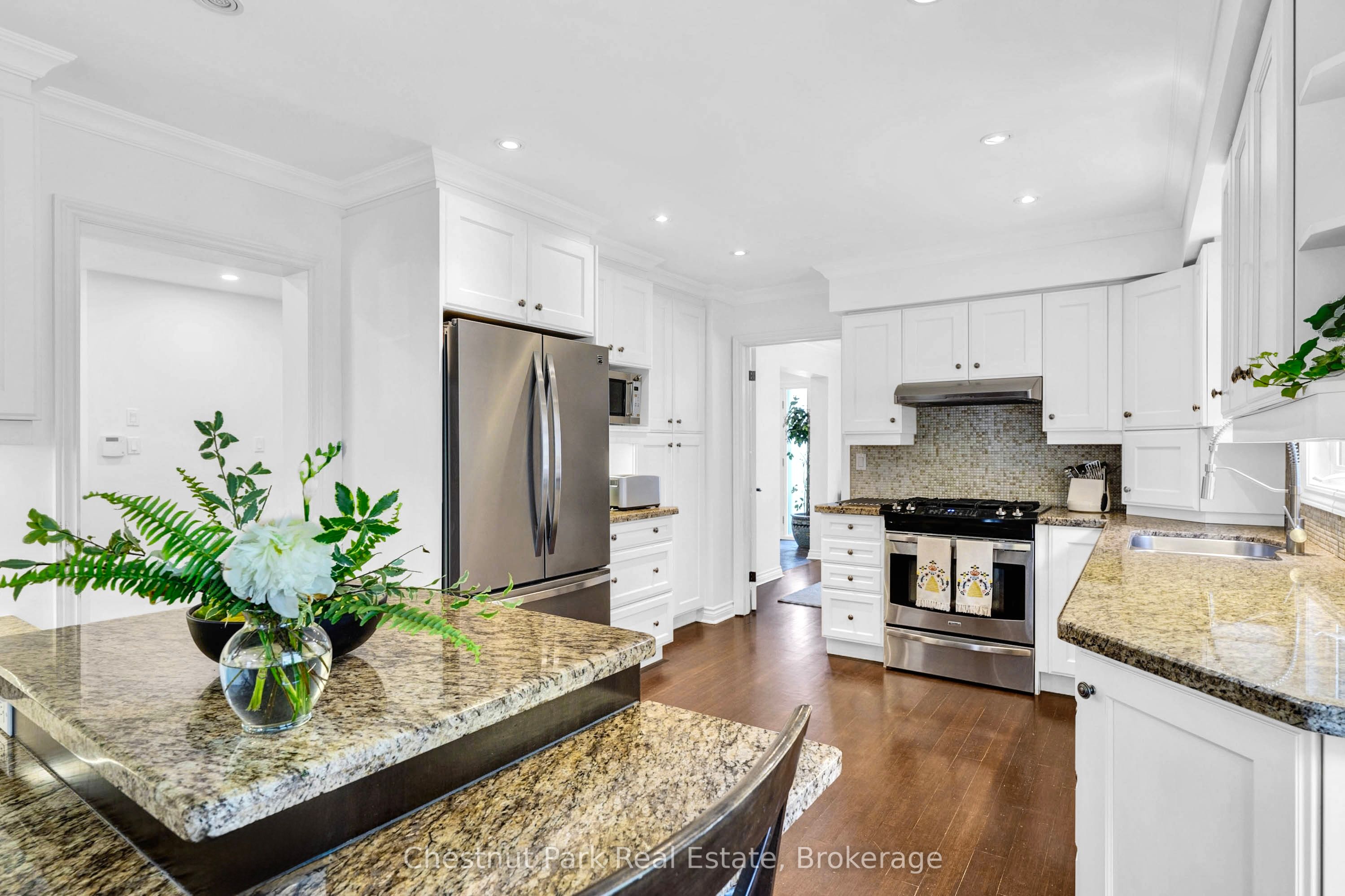 2052 Chippewa Trail, Mississauga, ON L5H 3V7 photo 5
