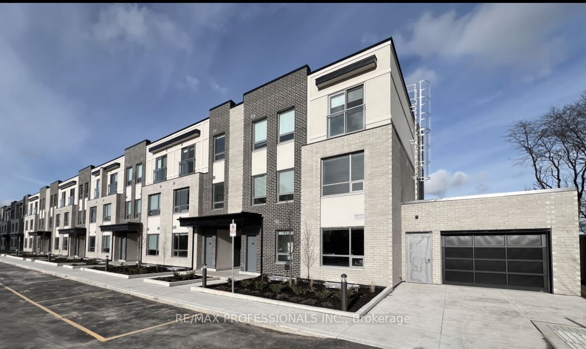 62 Dixfield Drive 140, Toronto, ON M9C 3W1