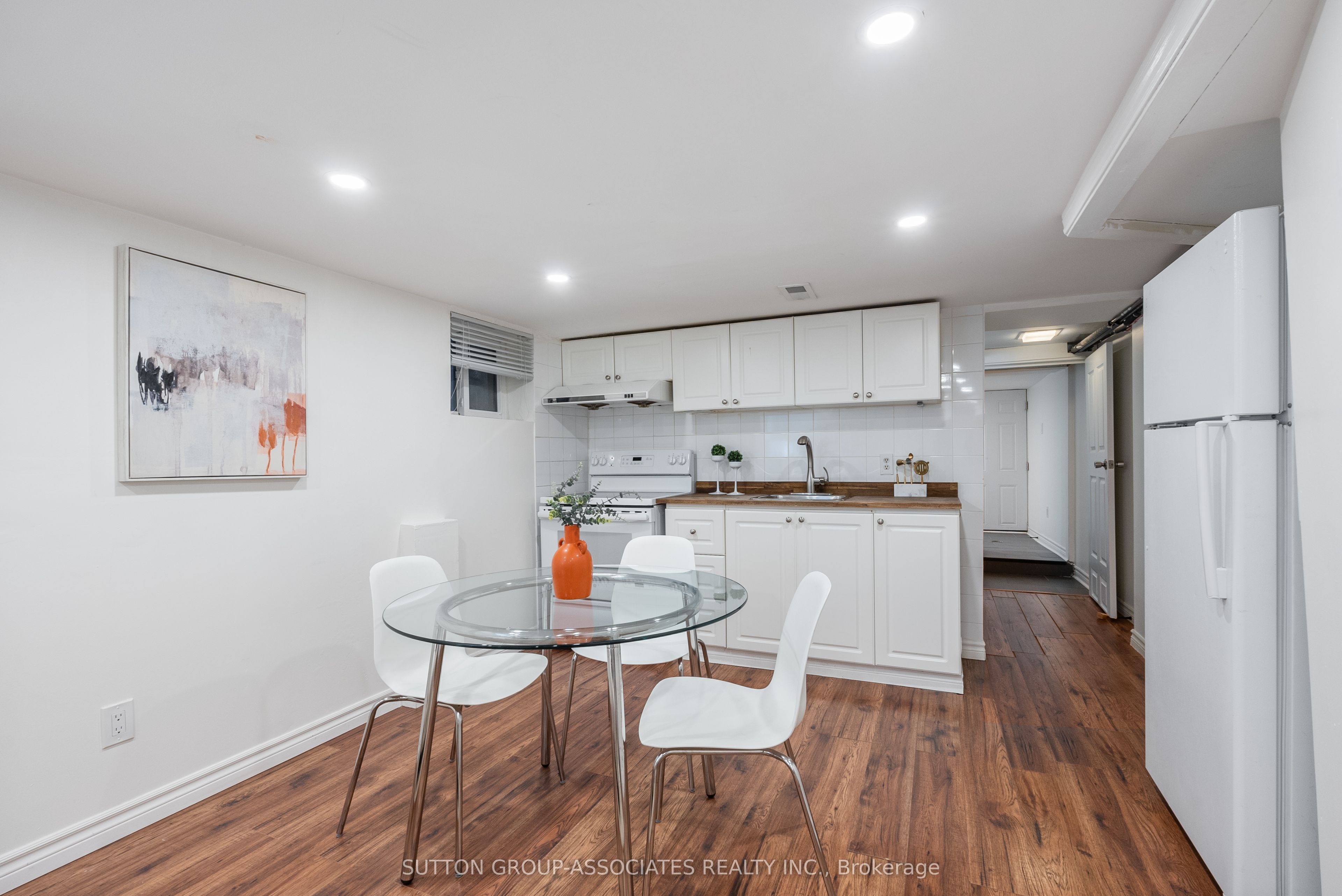 10 Innes Avenue BSMT, Toronto, ON M6E 1M8 photo 3
