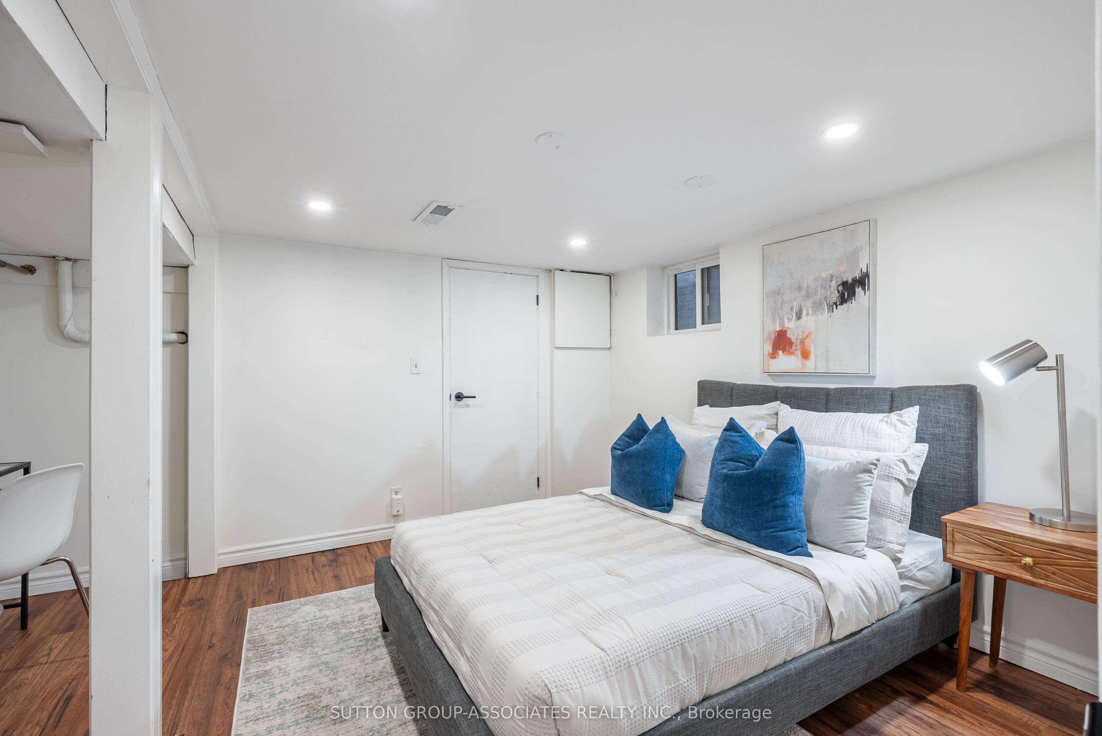 10 Innes Avenue BSMT, Toronto, ON M6E 1M8 photo 5