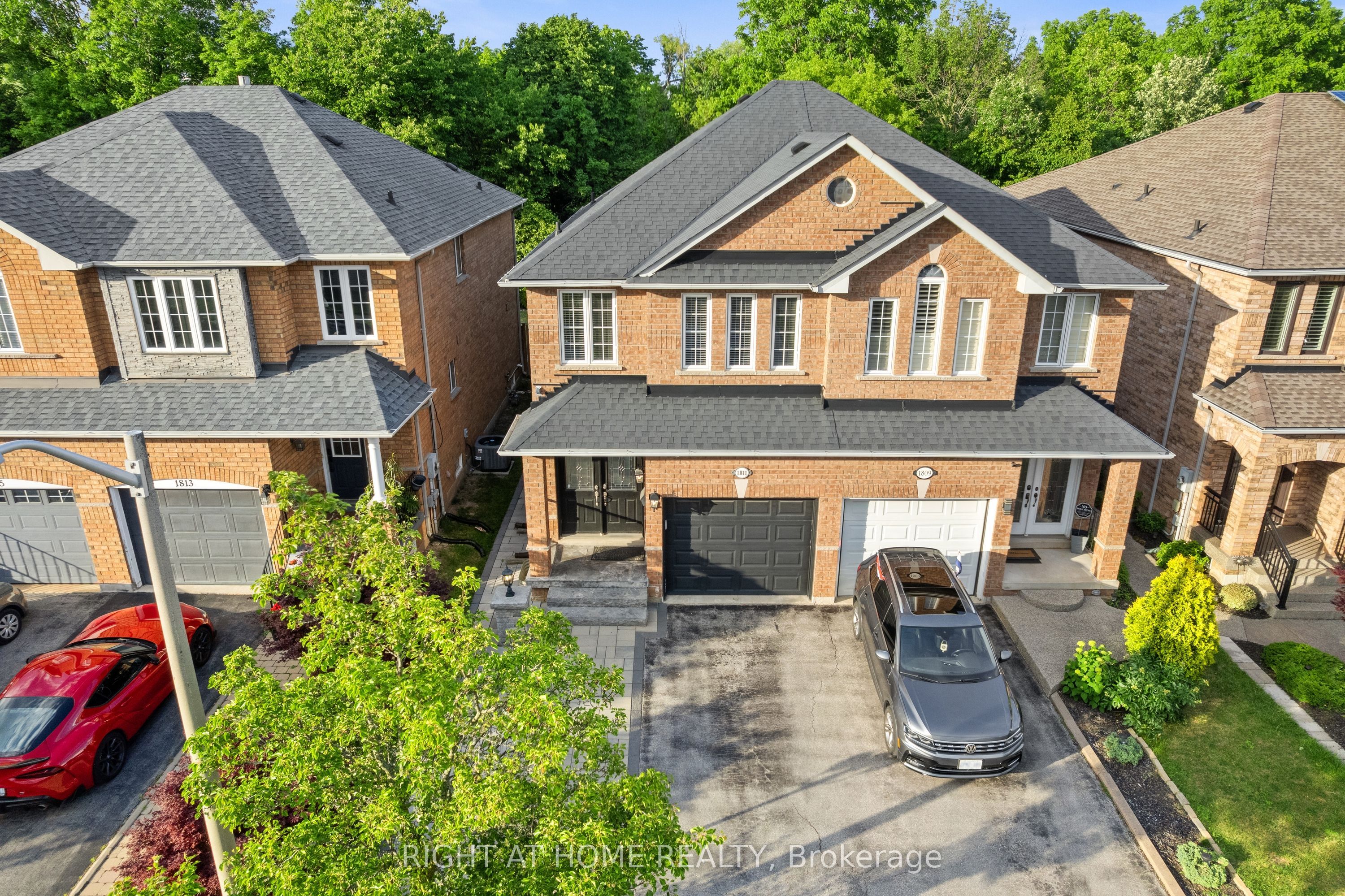 1811 Creek Way, Burlington, ON L7L 6R1 photo 2