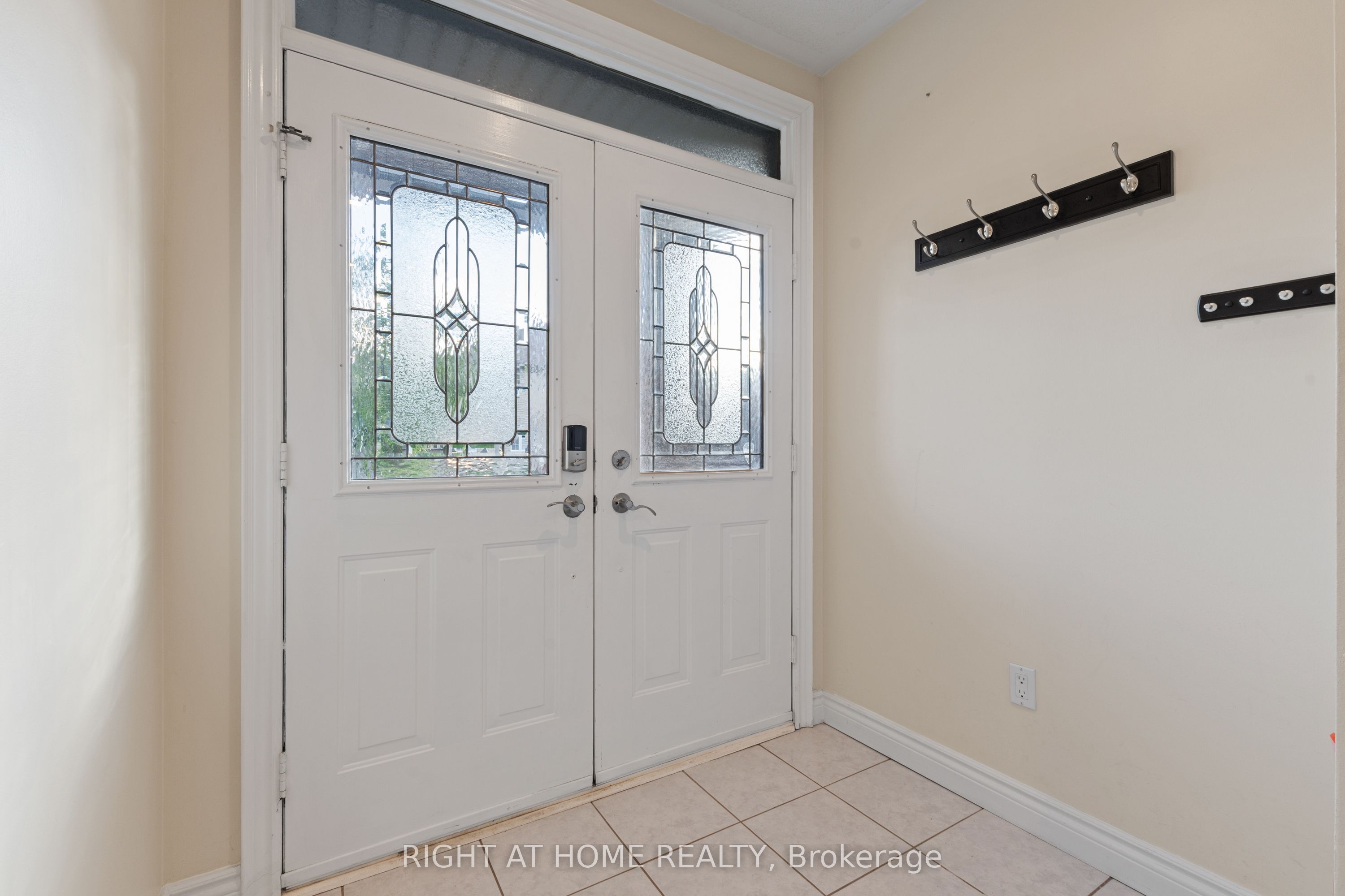 1811 Creek Way, Burlington, ON L7L 6R1 photo 4